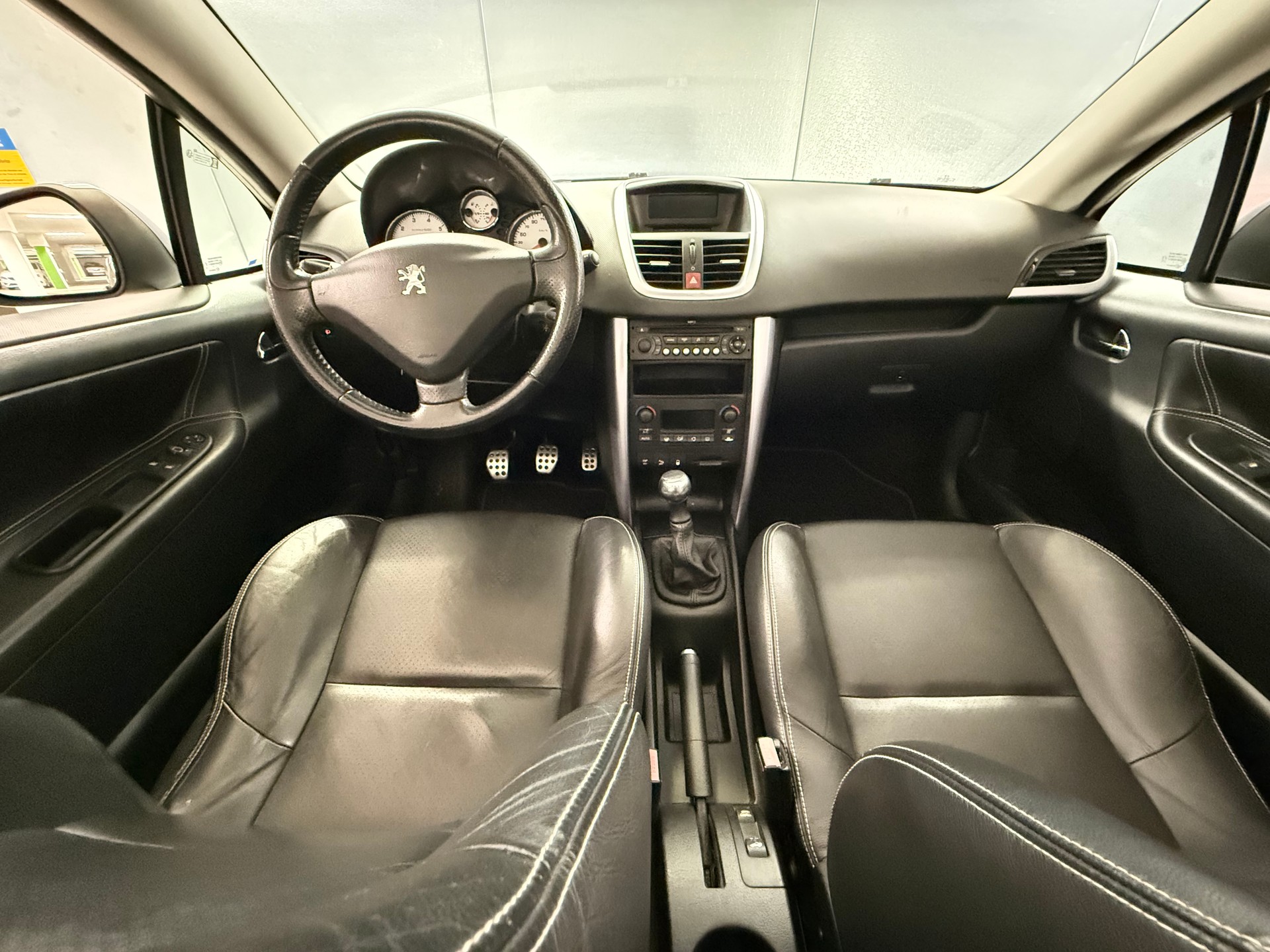 PEUGEOT 207 CC 1.6 16V Turbo Platinium Edition-image-10