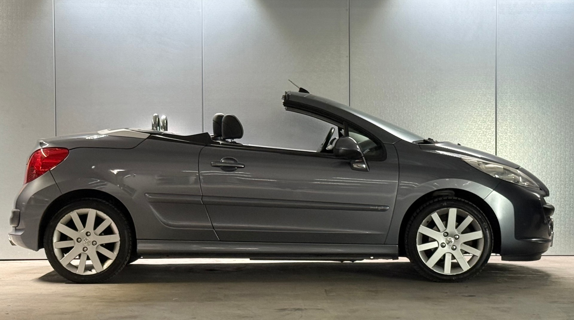 PEUGEOT 207 CC 1.6 16V Turbo Platinium Edition-image-3