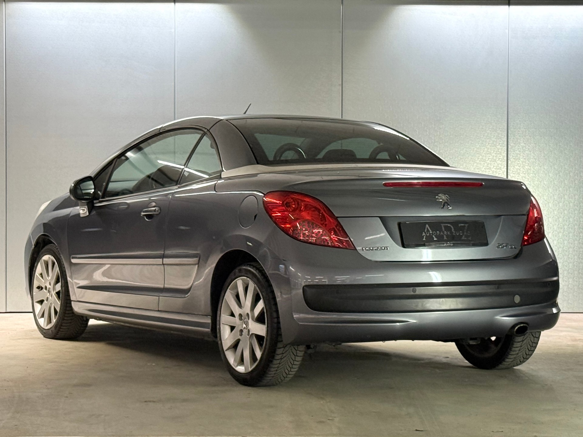 PEUGEOT 207 CC 1.6 16V Turbo Platinium Edition-image-7