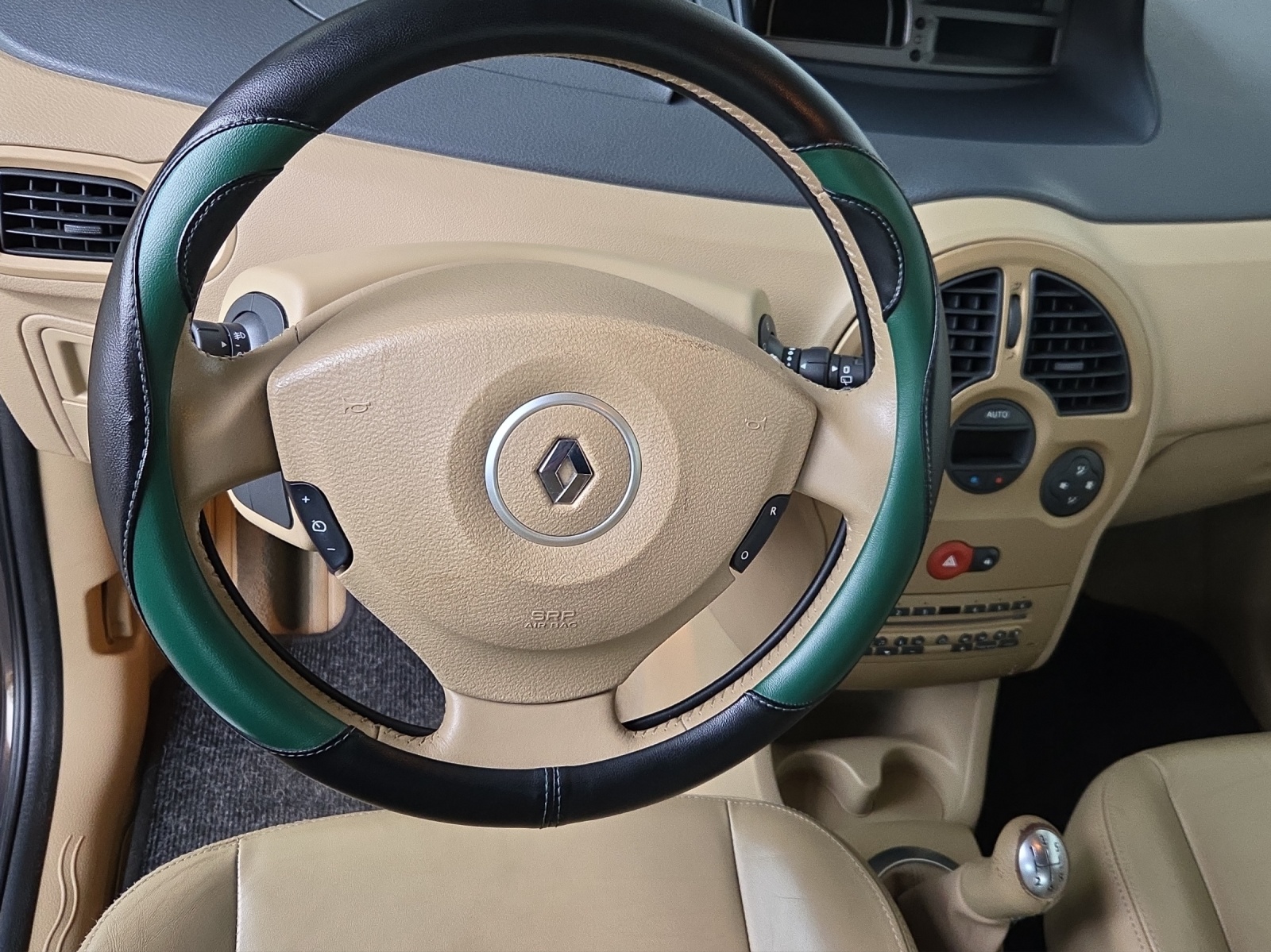 RENAULT Modus 1.6 16V Dynamique Luxe-image-11