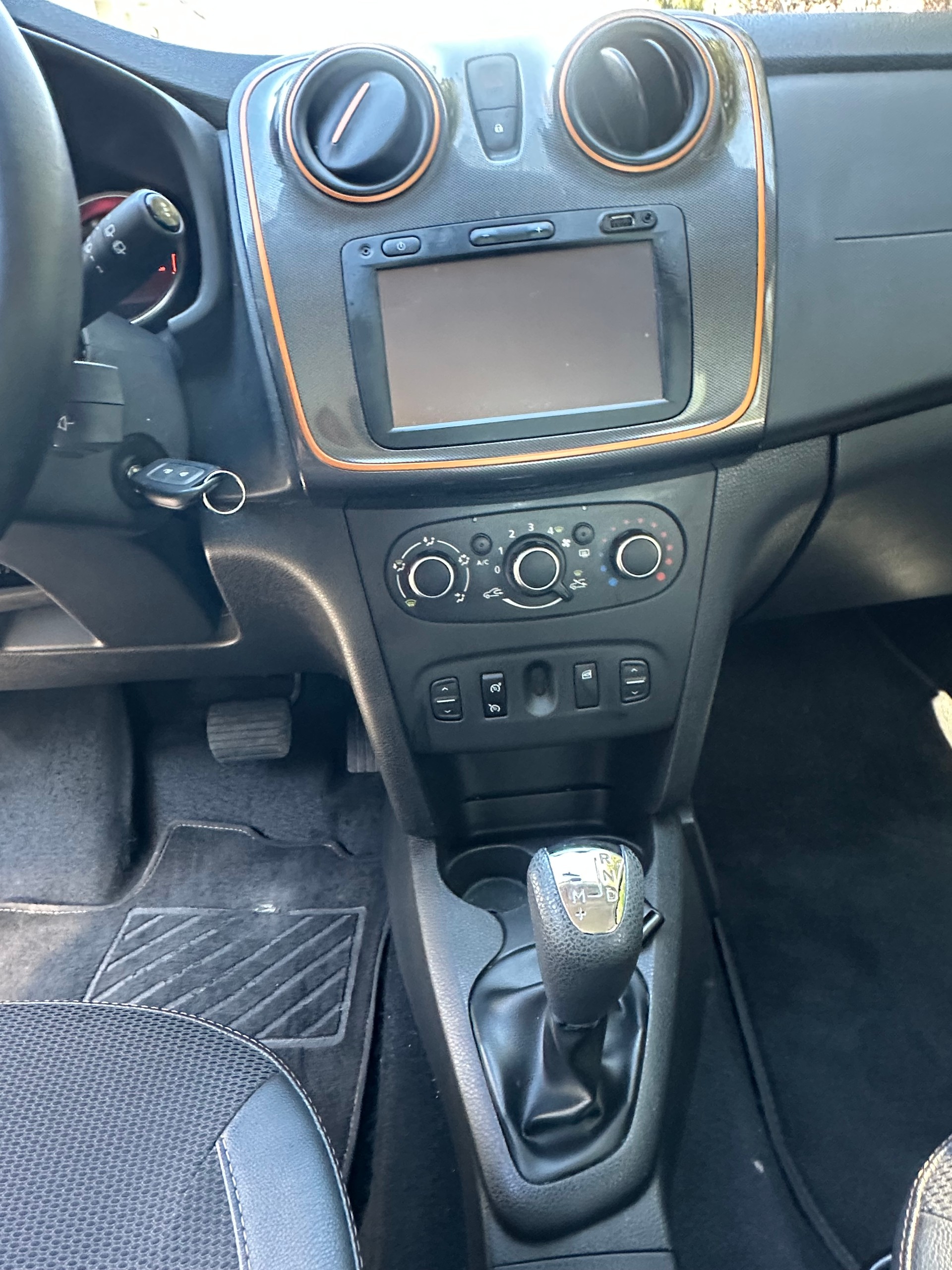 DACIA Sandero Tce 90 Ambiance-image-9