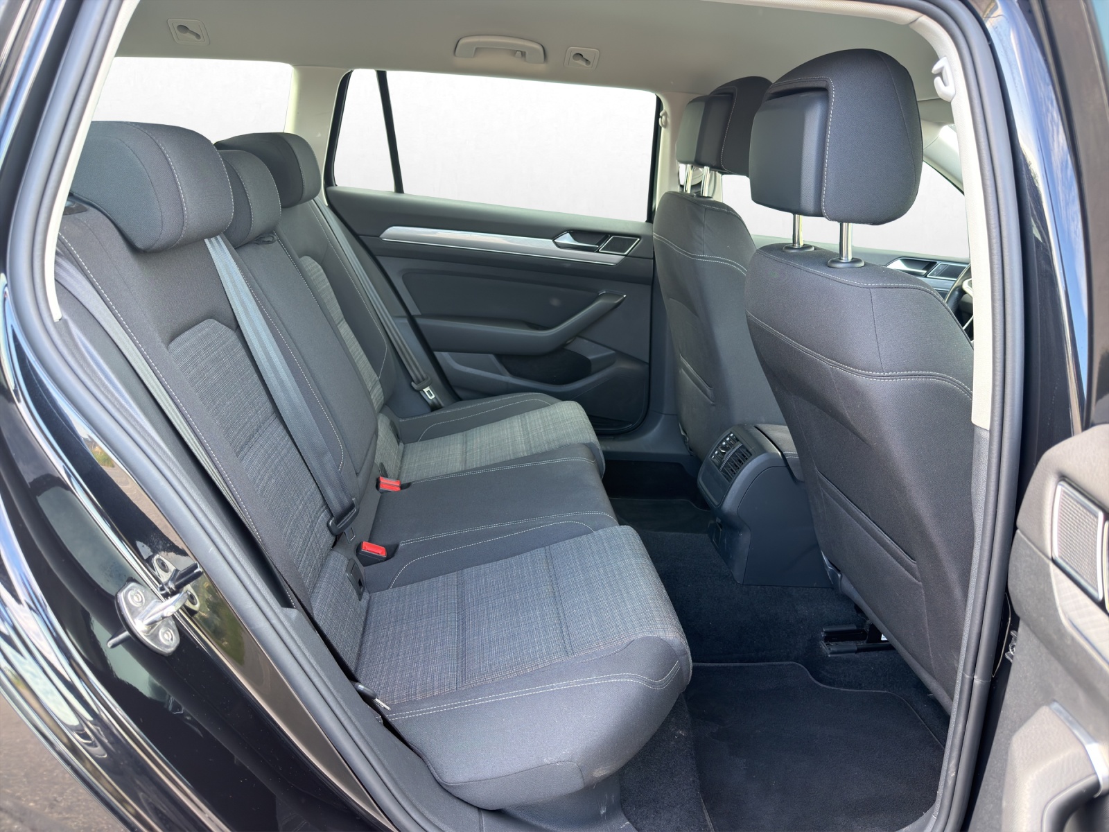 VW VW Passat 2.0 TDI BMT Business DSG-image-13