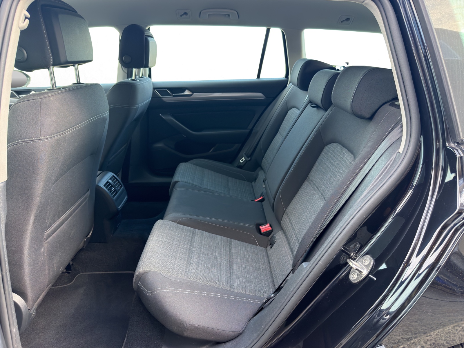 VW VW Passat 2.0 TDI BMT Business DSG-image-12