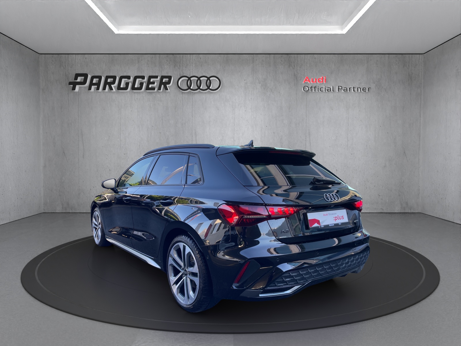 AUDI A3 Sportback TFSI 150 kW quattro S line S tronic-image-4