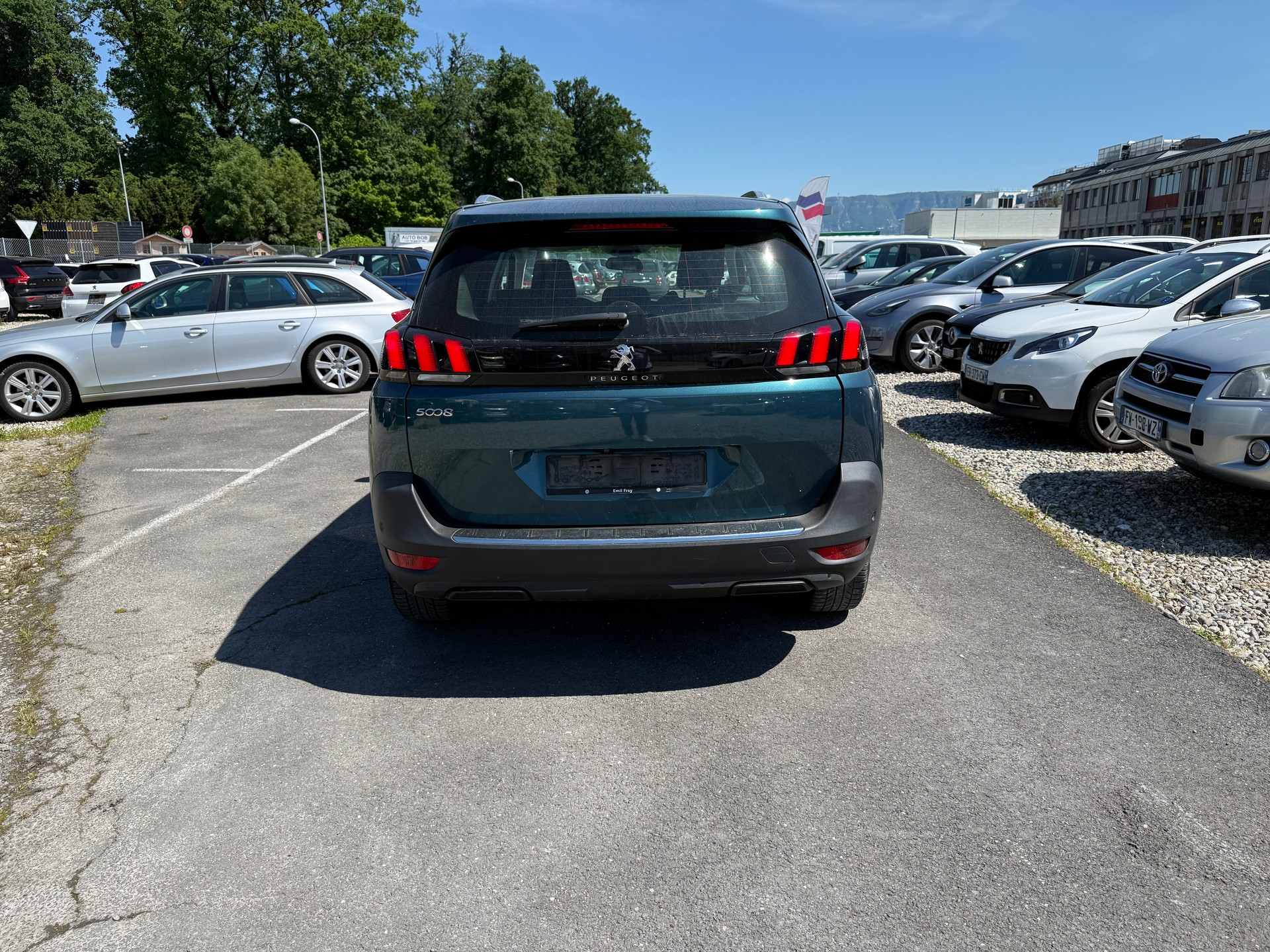PEUGEOT 5008 1.5 BlueHDi Allure EAT-image-5