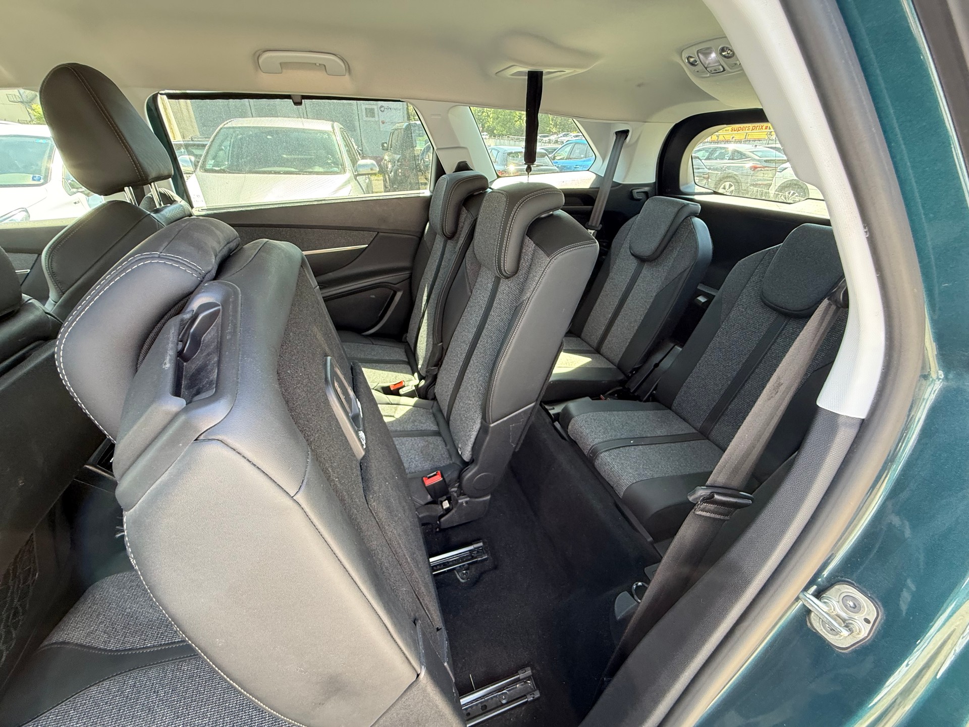 PEUGEOT 5008 1.5 BlueHDi Allure EAT-image-8