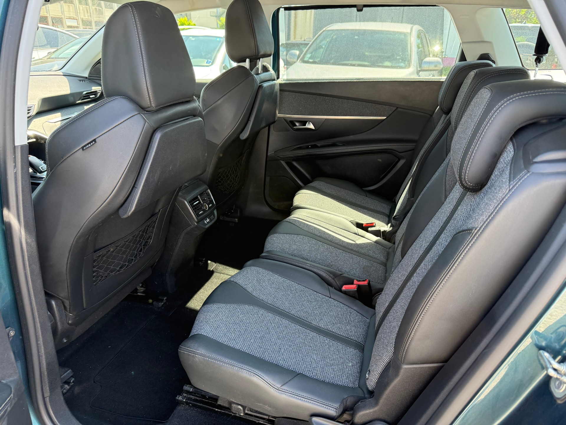 PEUGEOT 5008 1.5 BlueHDi Allure EAT-image-7