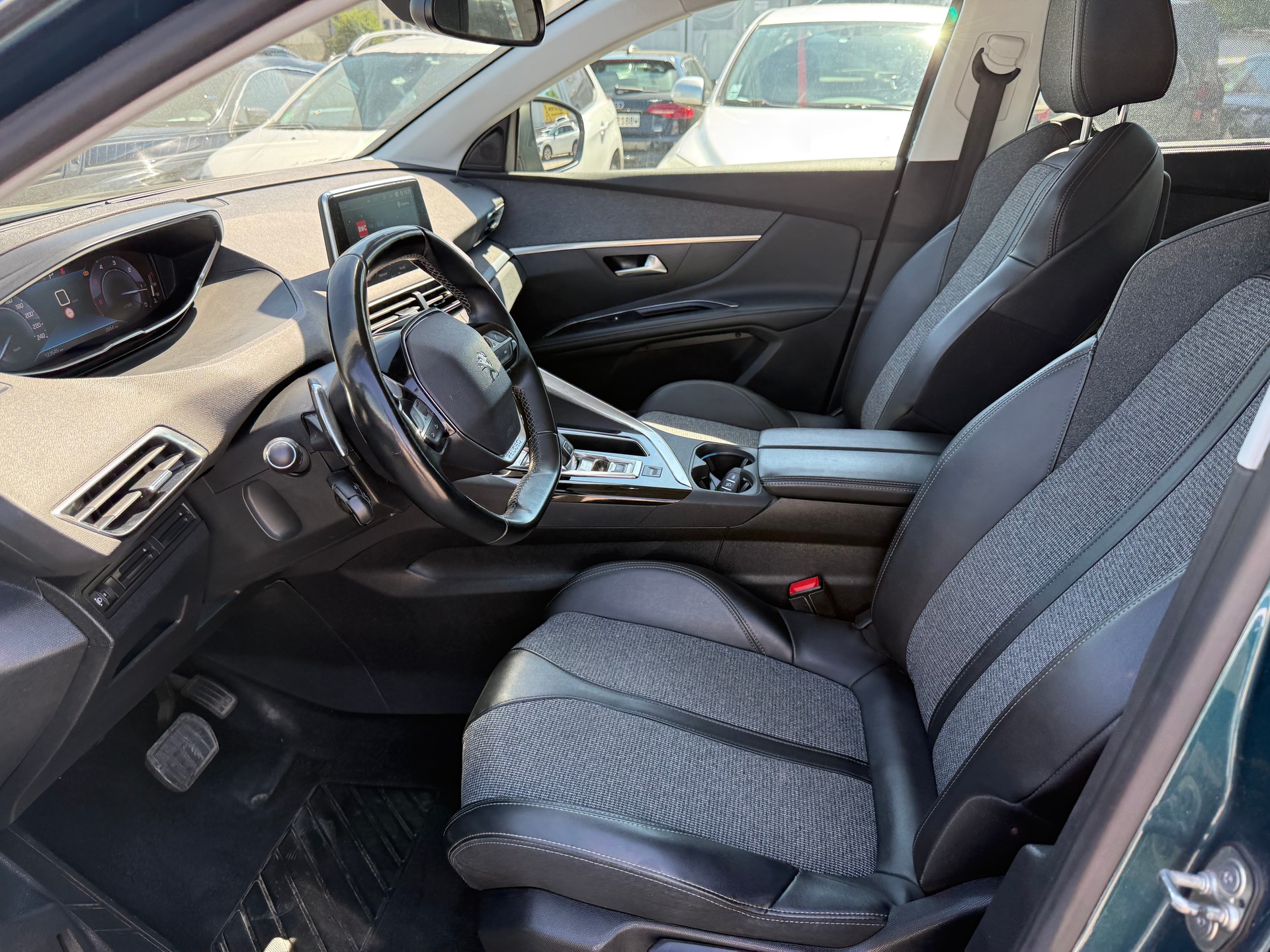 PEUGEOT 5008 1.5 BlueHDi Allure EAT-image-6