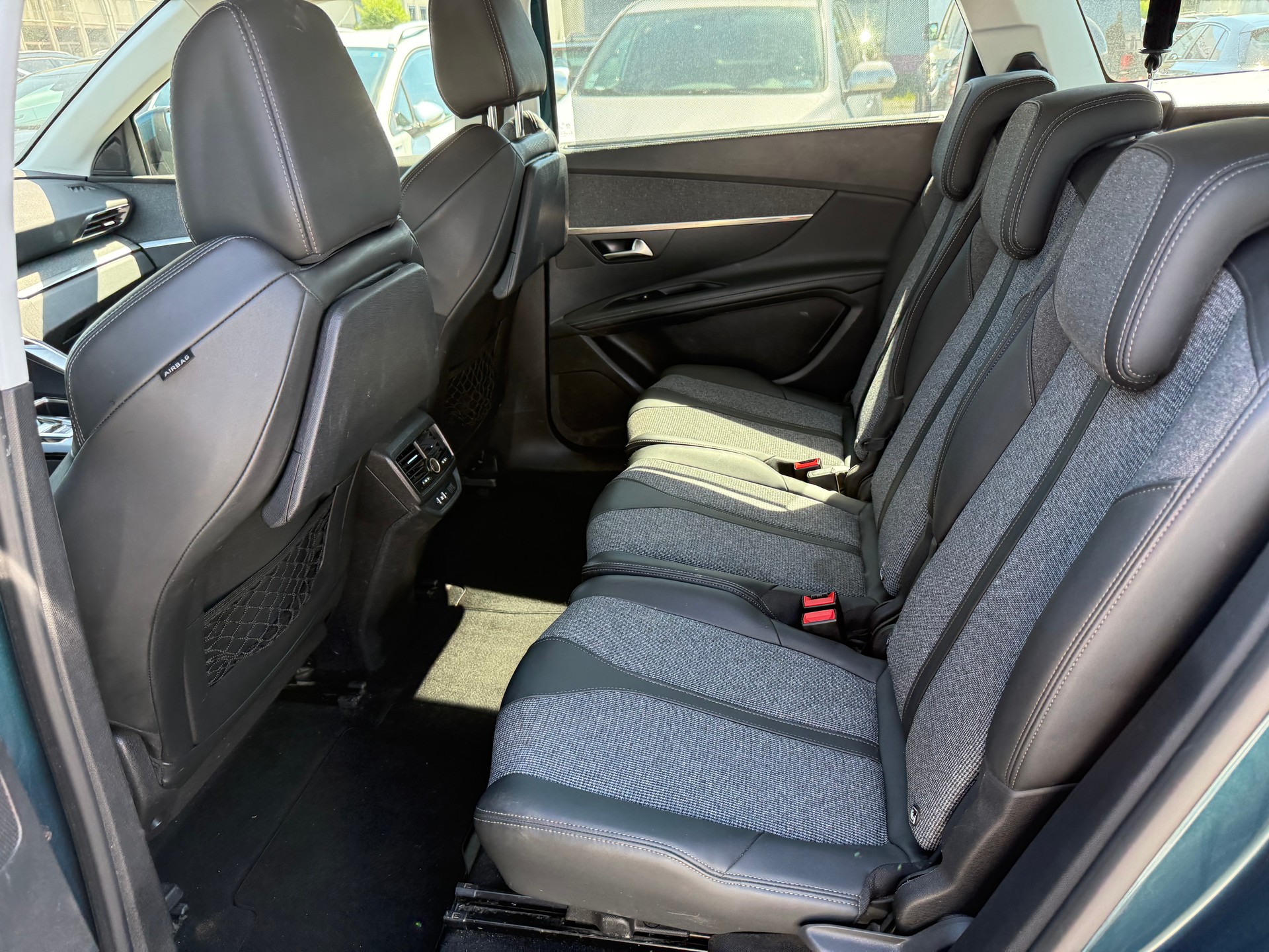 PEUGEOT 5008 1.5 BlueHDi Allure EAT-image-9