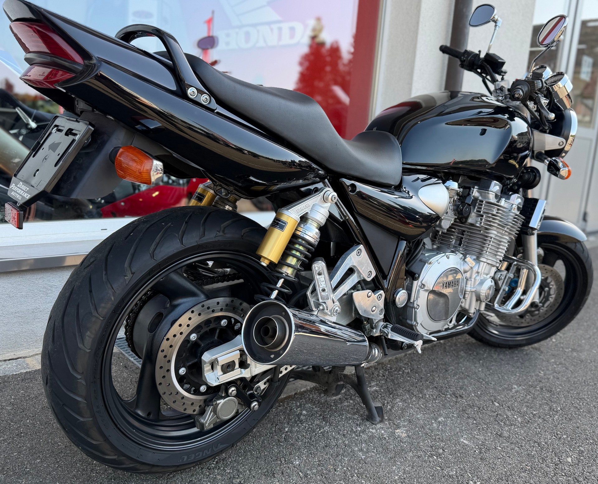 YAMAHA XJR 1300-showroom-element-3