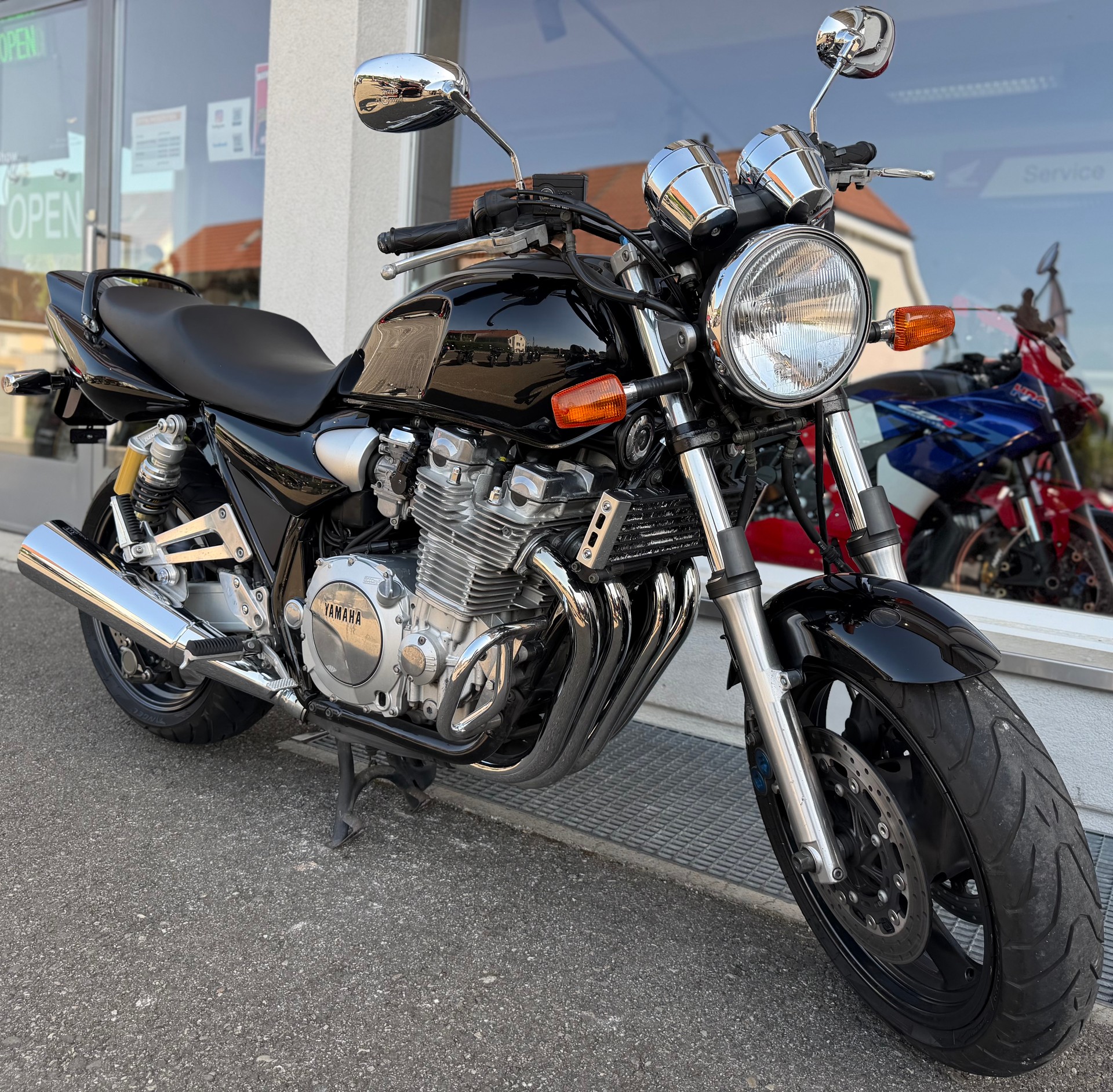 YAMAHA XJR 1300-image-9