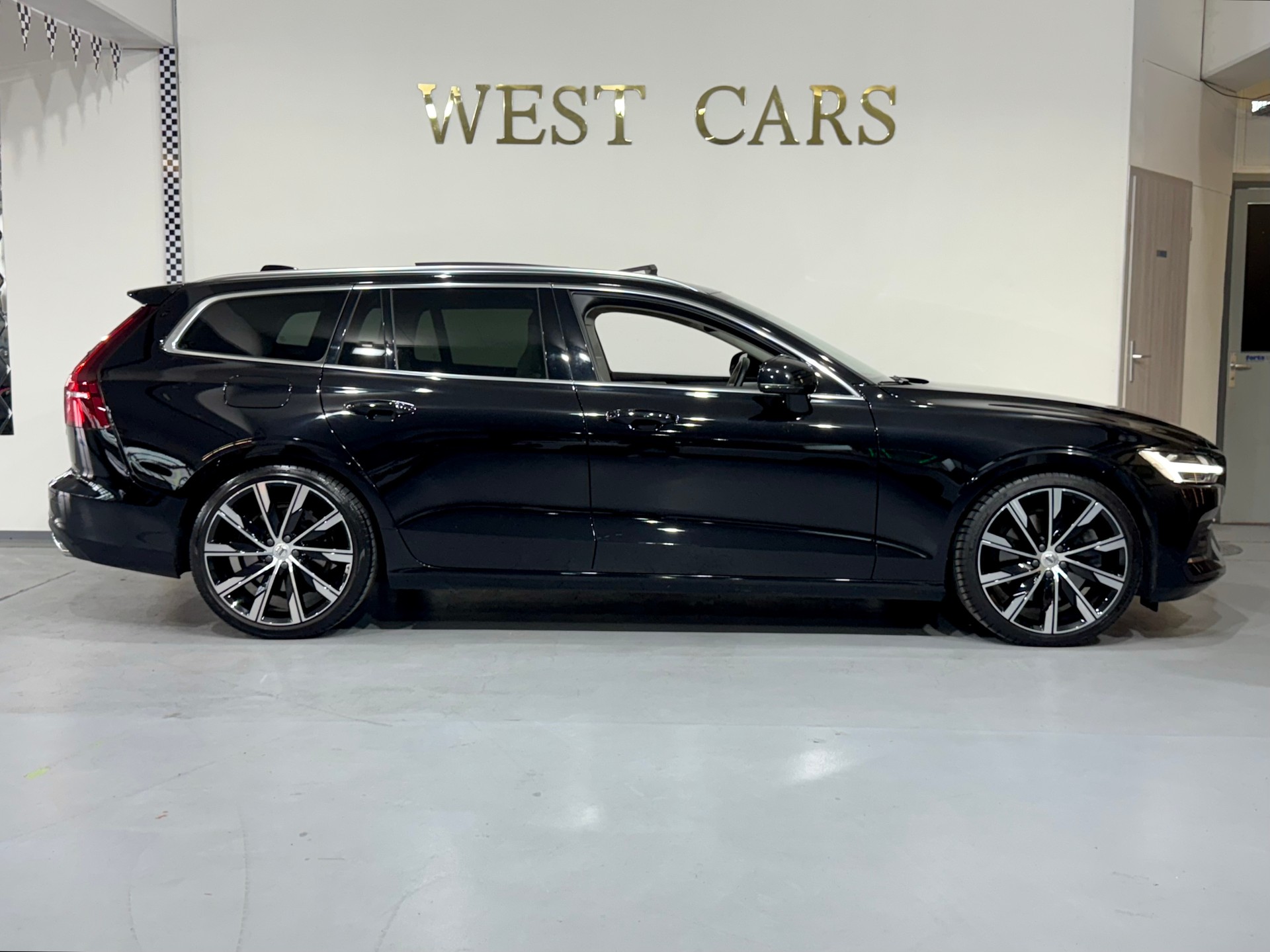 VOLVO V60 T6 AWD Inscription Geartronic-image-2