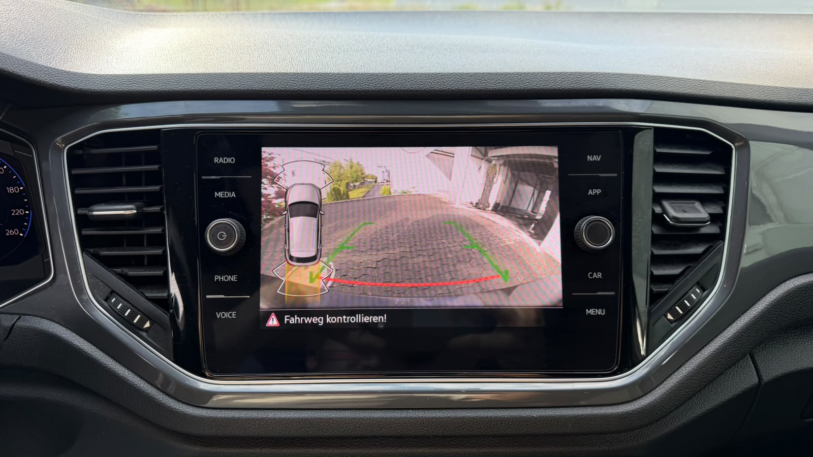 VW T-Roc 2.0 TSI Sport DSG 4Motion-image-9