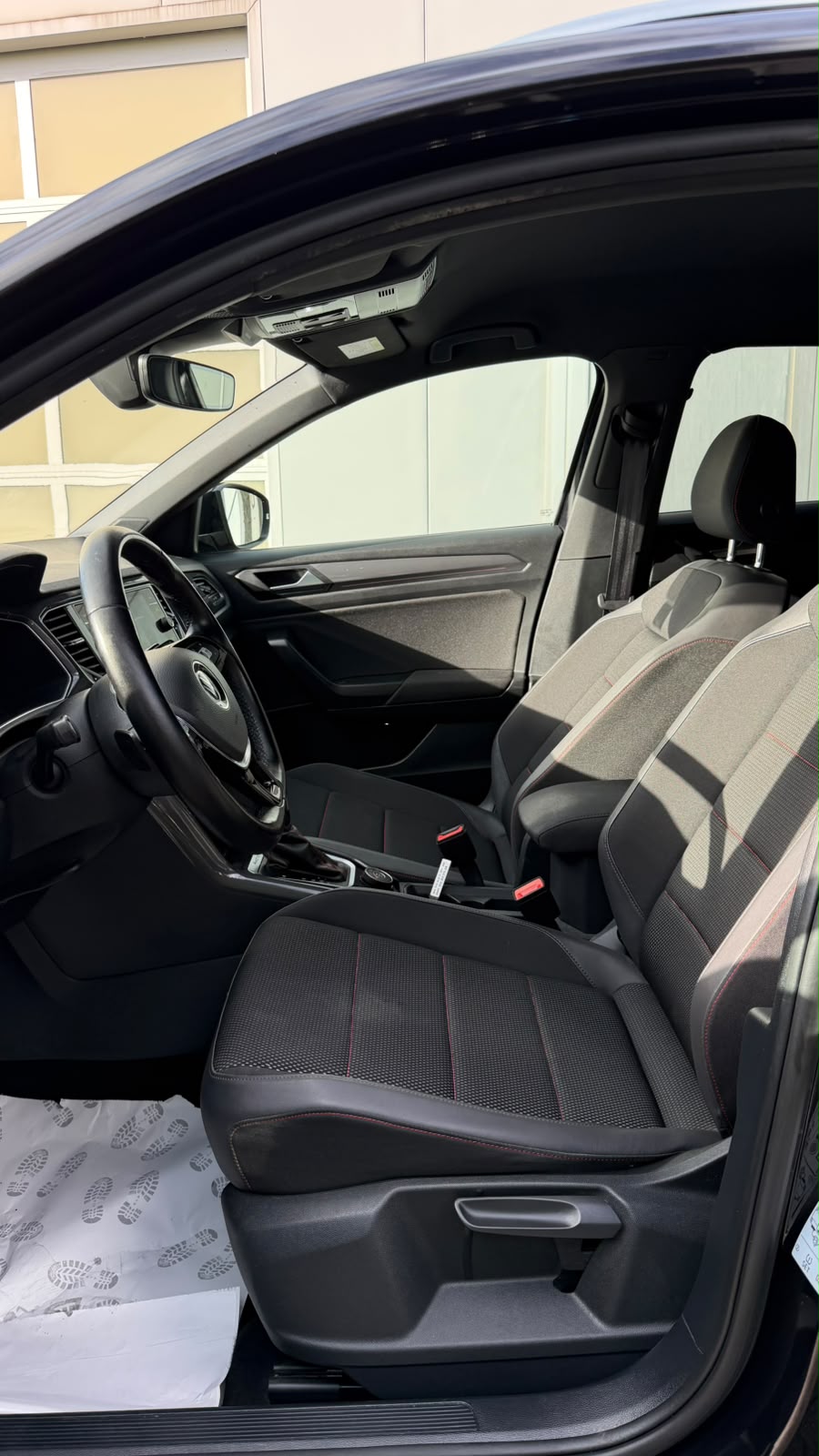 VW T-Roc 2.0 TSI Sport DSG 4Motion-image-4