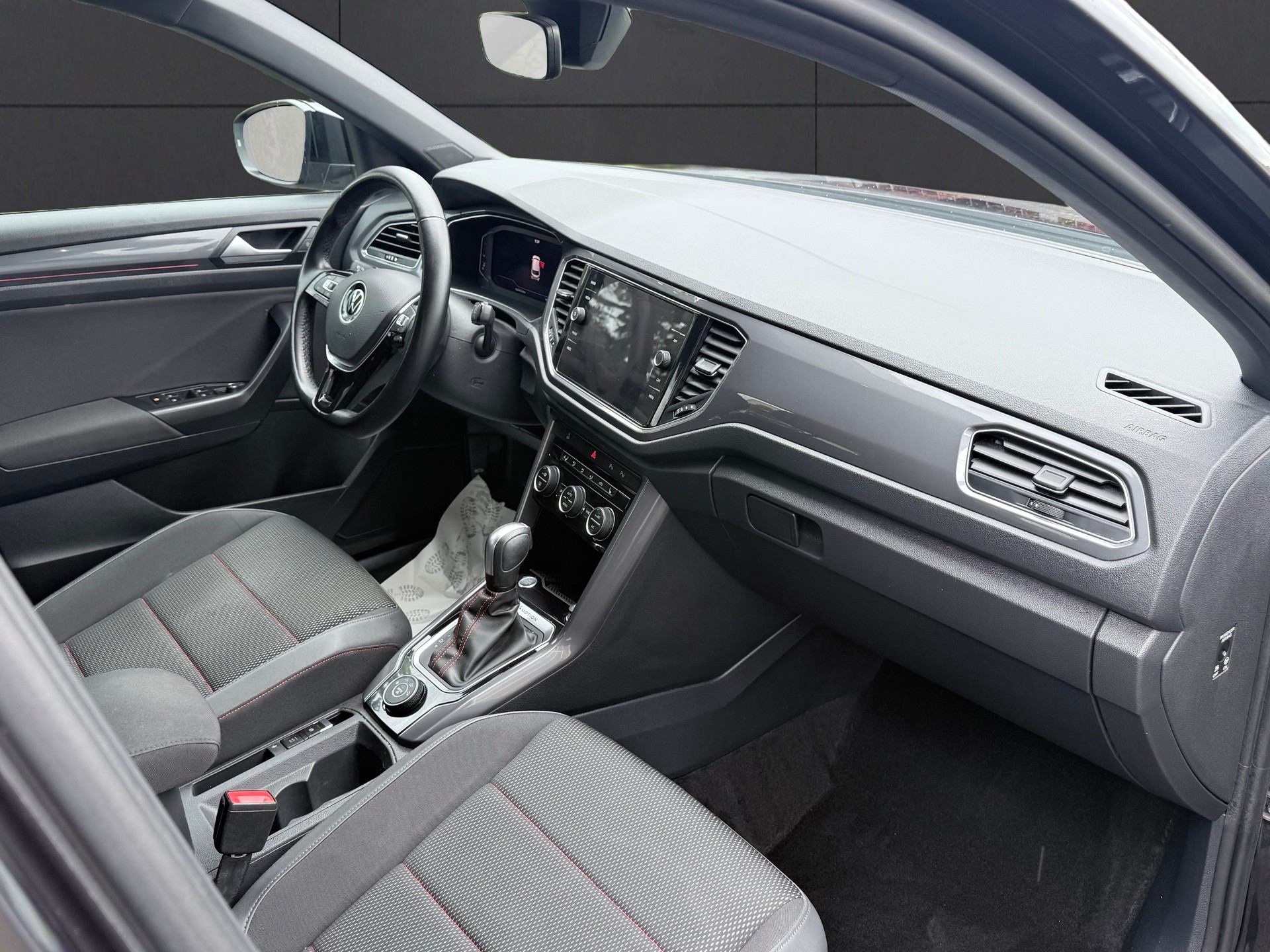 VW T-Roc 2.0 TSI Sport DSG 4Motion-image-11