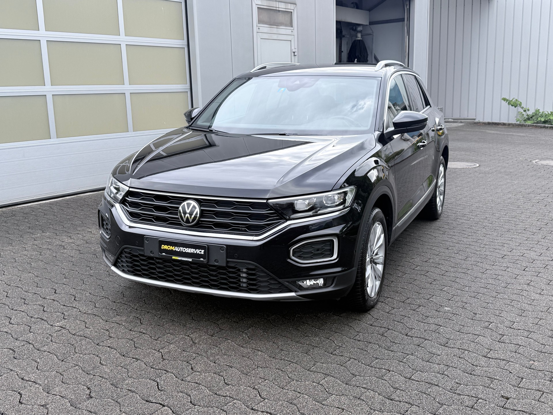 VW T-Roc 2.0 TSI Sport DSG 4Motion-image-3