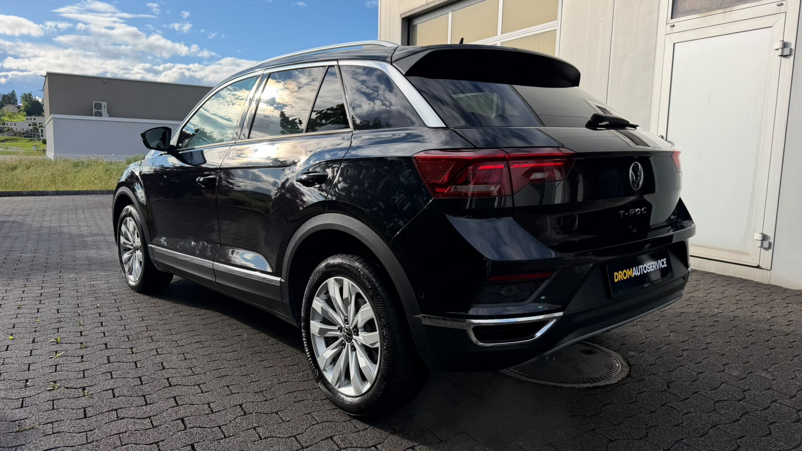 VW T-Roc 2.0 TSI Sport DSG 4Motion-image-2