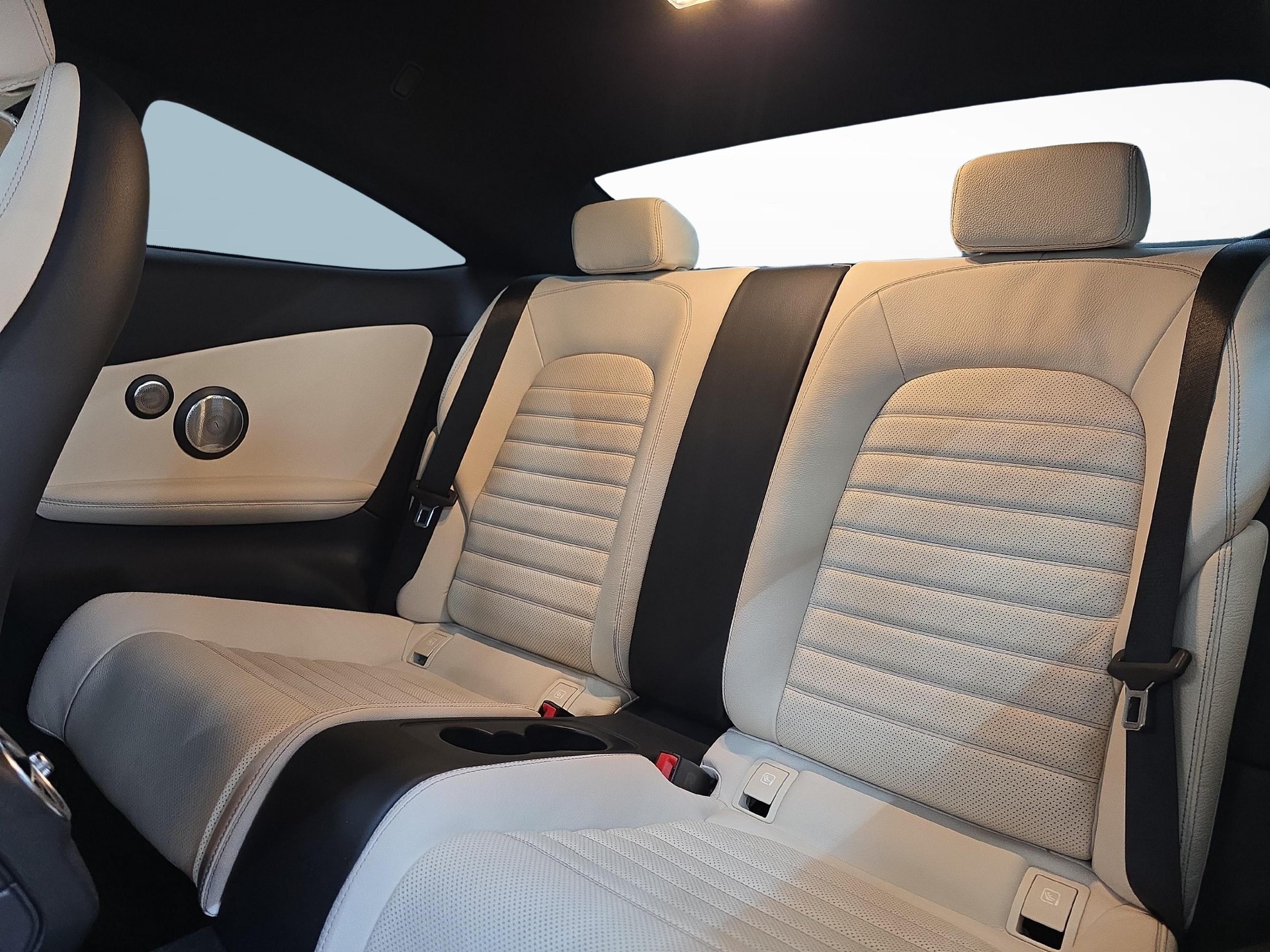 MERCEDES-BENZ C 400 4MATIC Coupé AMG Line-image-8