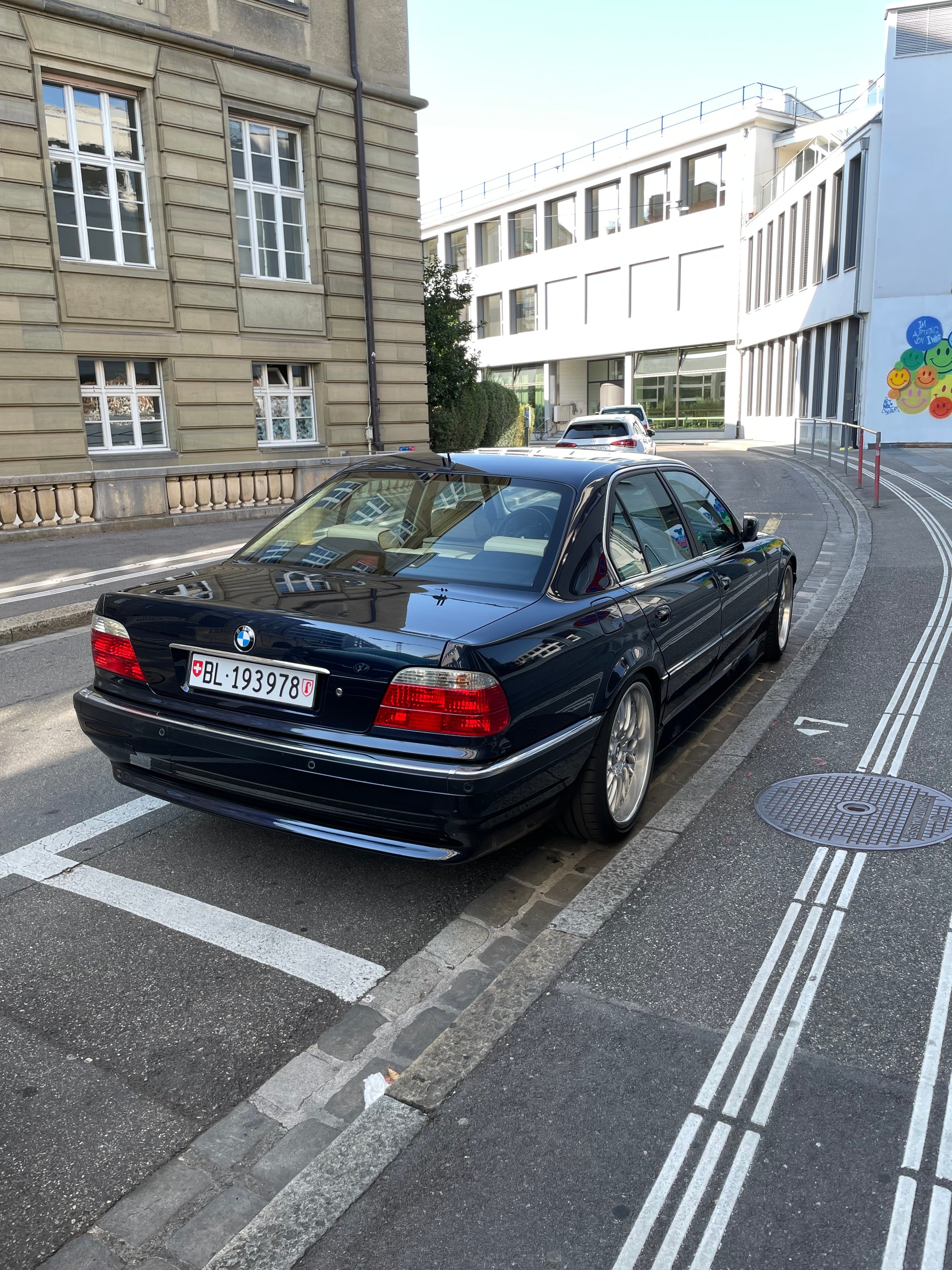 BMW 735i-image-1