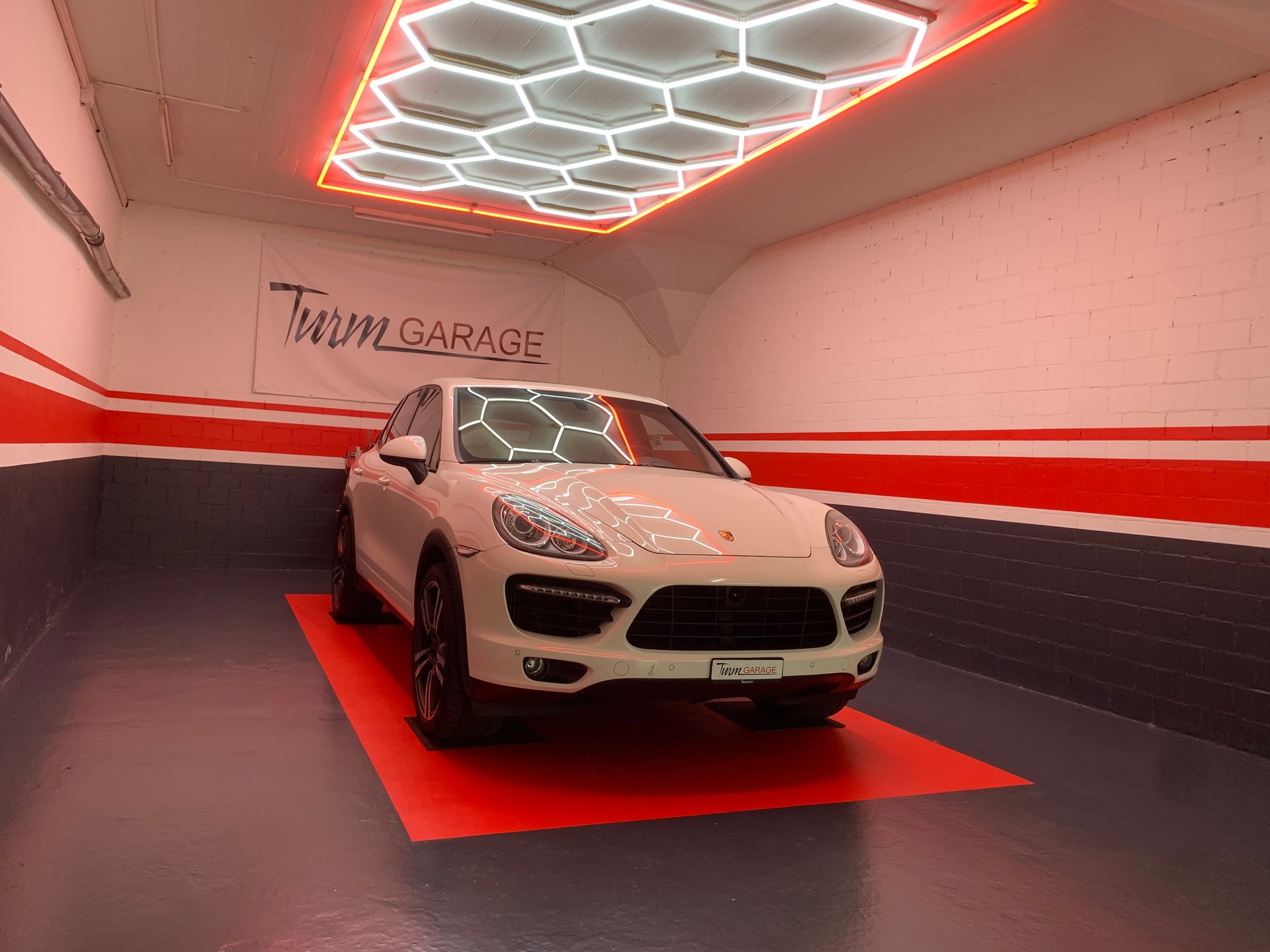 PORSCHE Cayenne Turbo-image-3