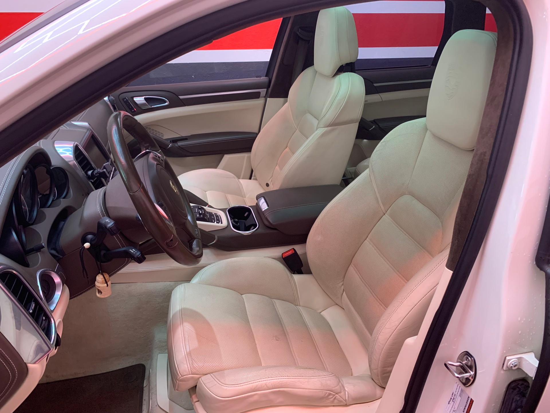 PORSCHE Cayenne Turbo-image-8