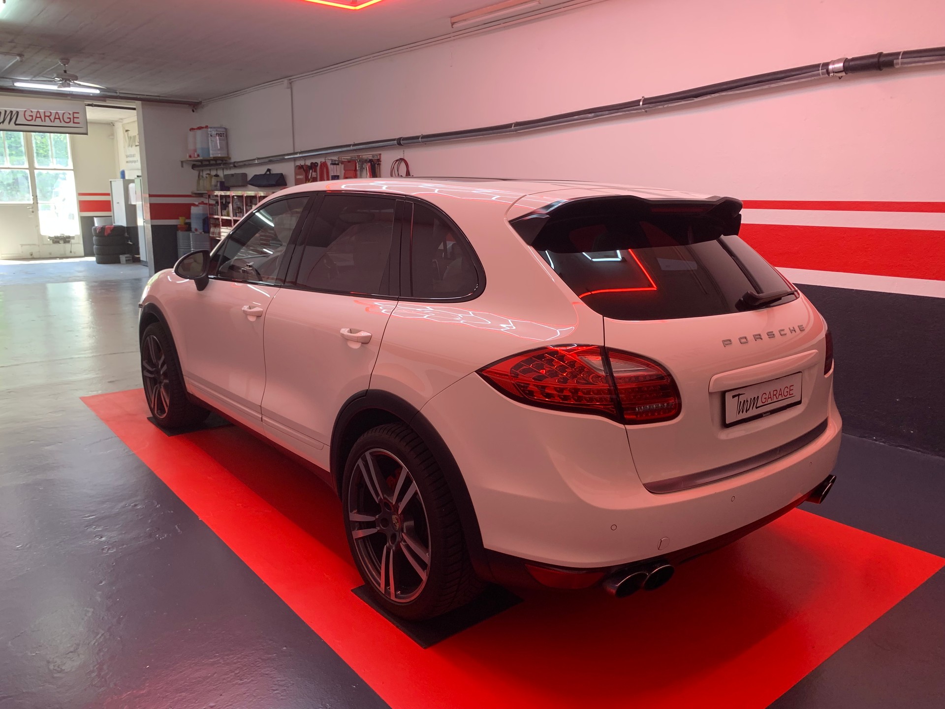 PORSCHE Cayenne Turbo-image-5