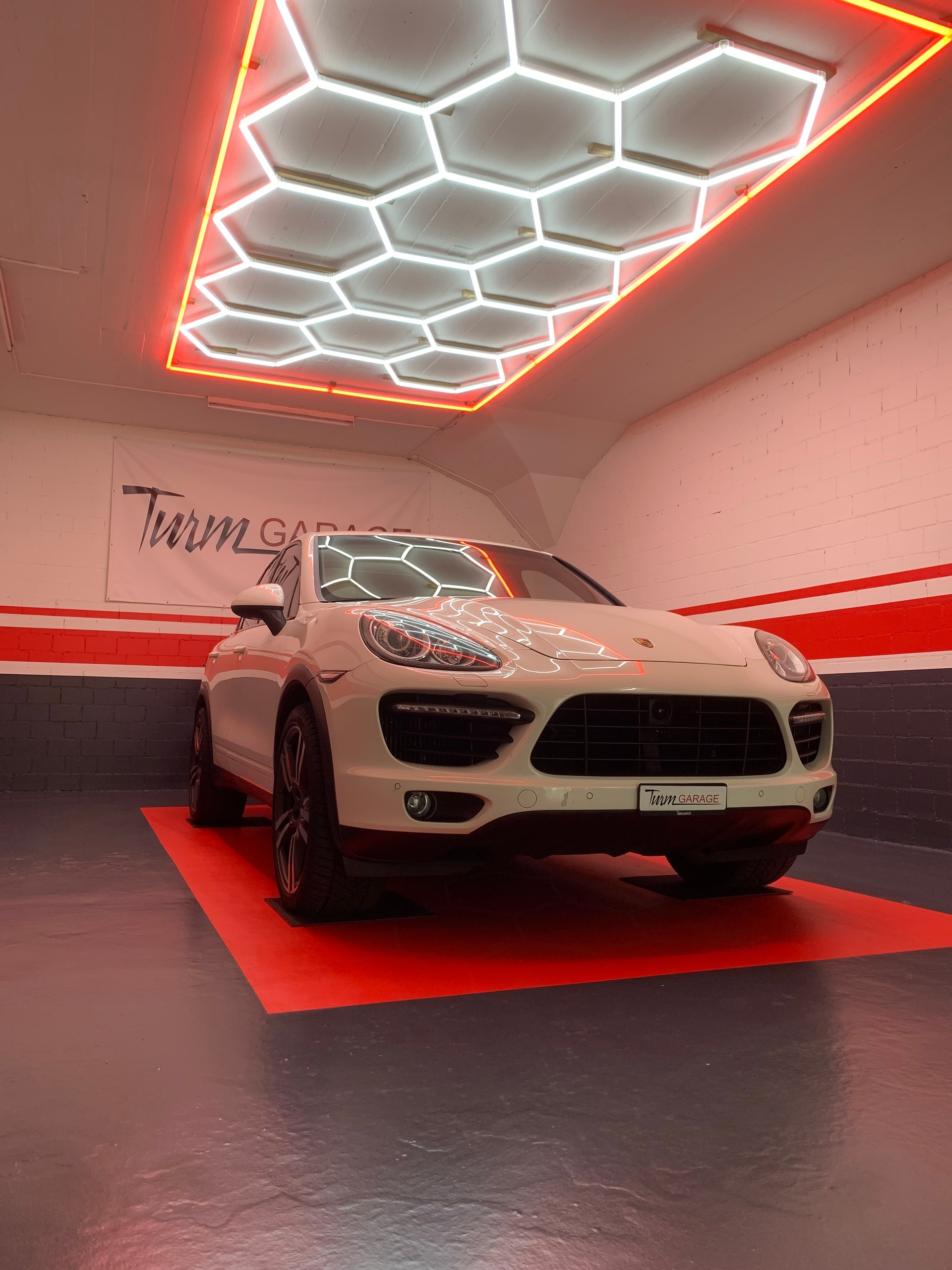 PORSCHE Cayenne Turbo-image-1