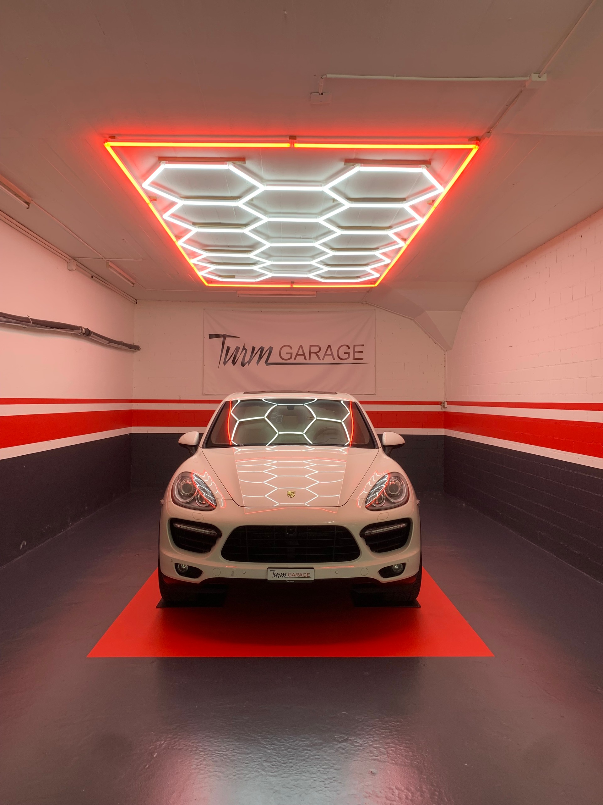 PORSCHE Cayenne Turbo-image-12