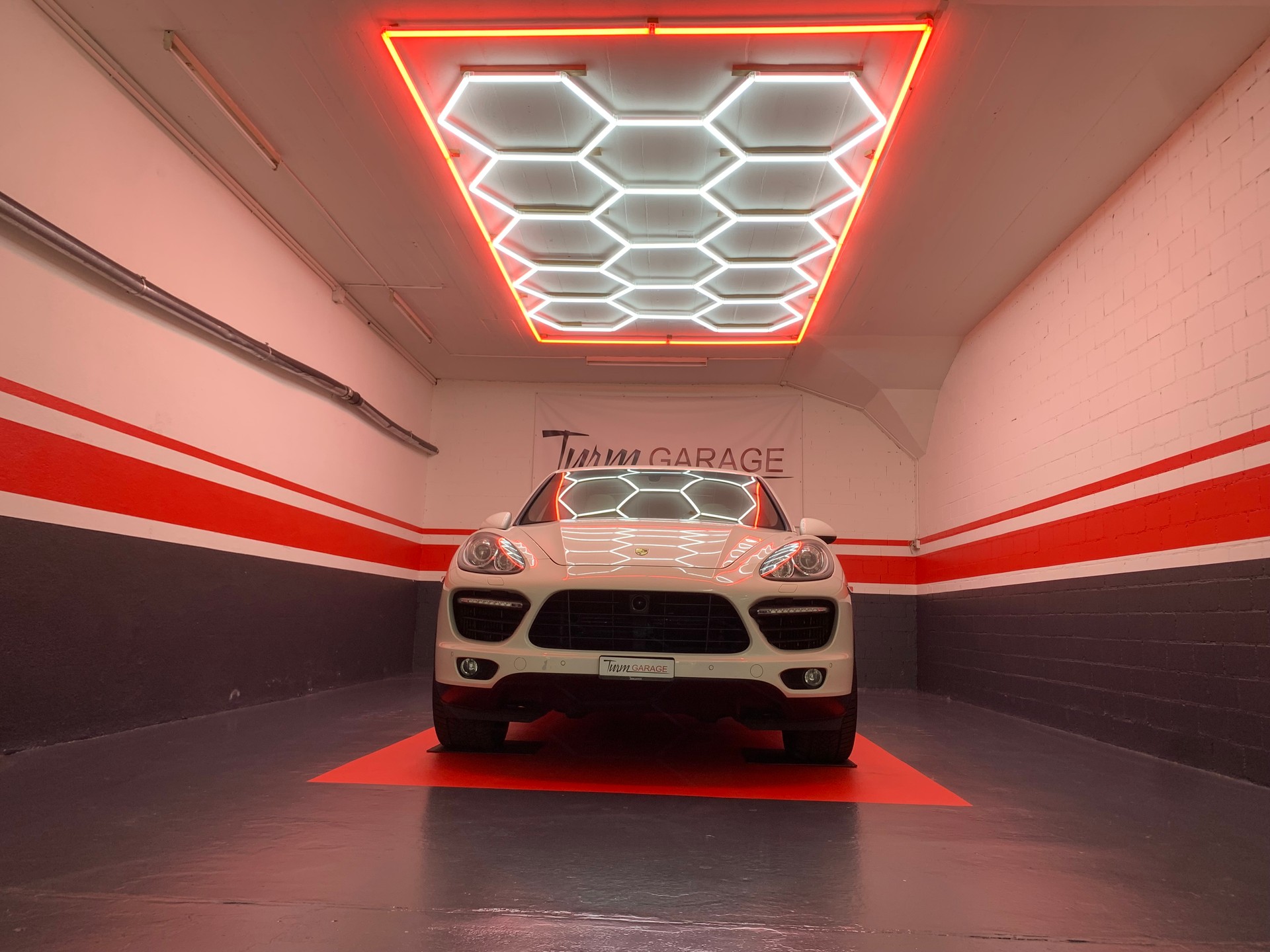 PORSCHE Cayenne Turbo-image-2