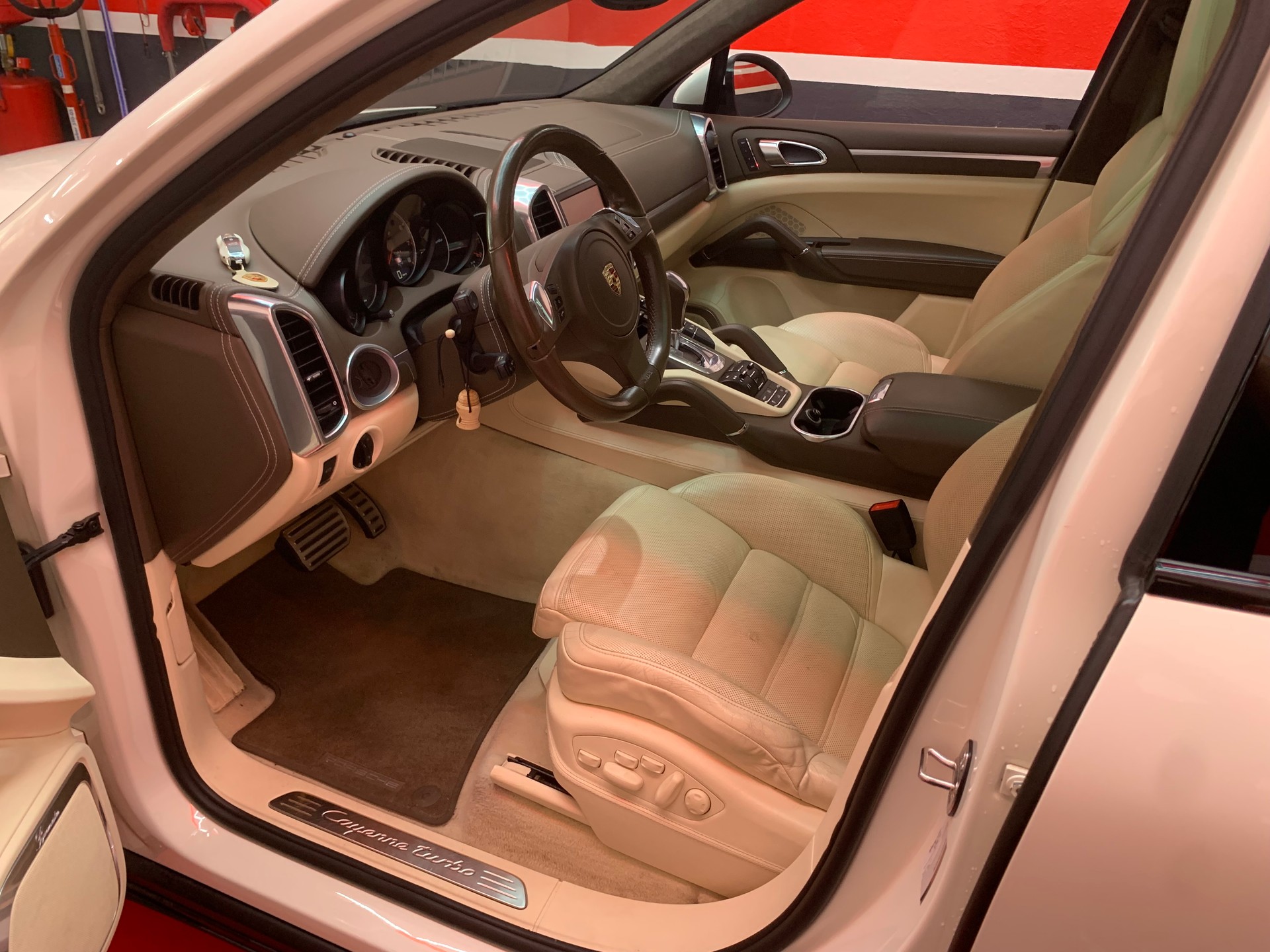 PORSCHE Cayenne Turbo-image-7