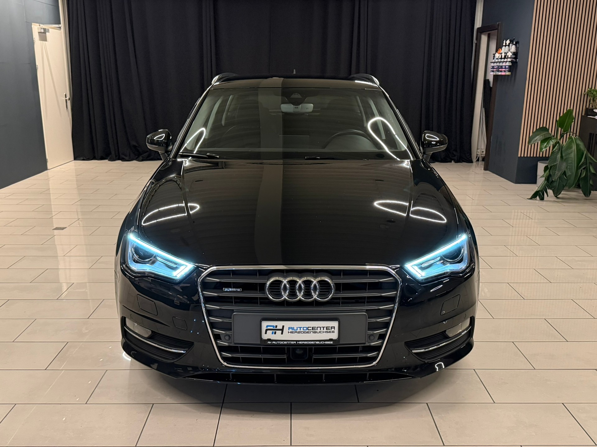 AUDI A3 Sportback 1.8 TFSI Ambition quattro S-tronic-image-1