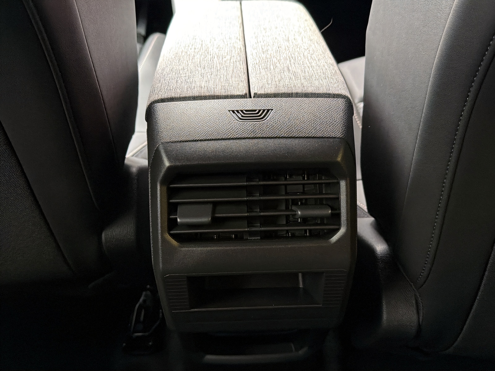 PEUGEOT 3008 1.2 Hybrid Allure Premium-image-15