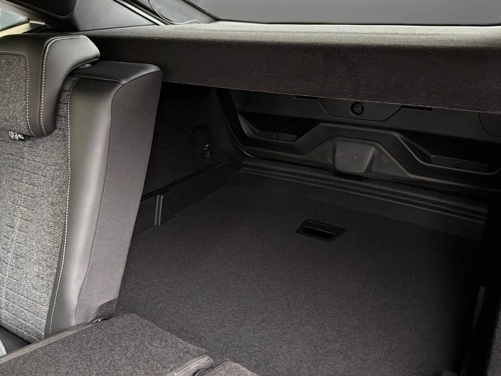 PEUGEOT 3008 1.2 Hybrid Allure Premium-image-16