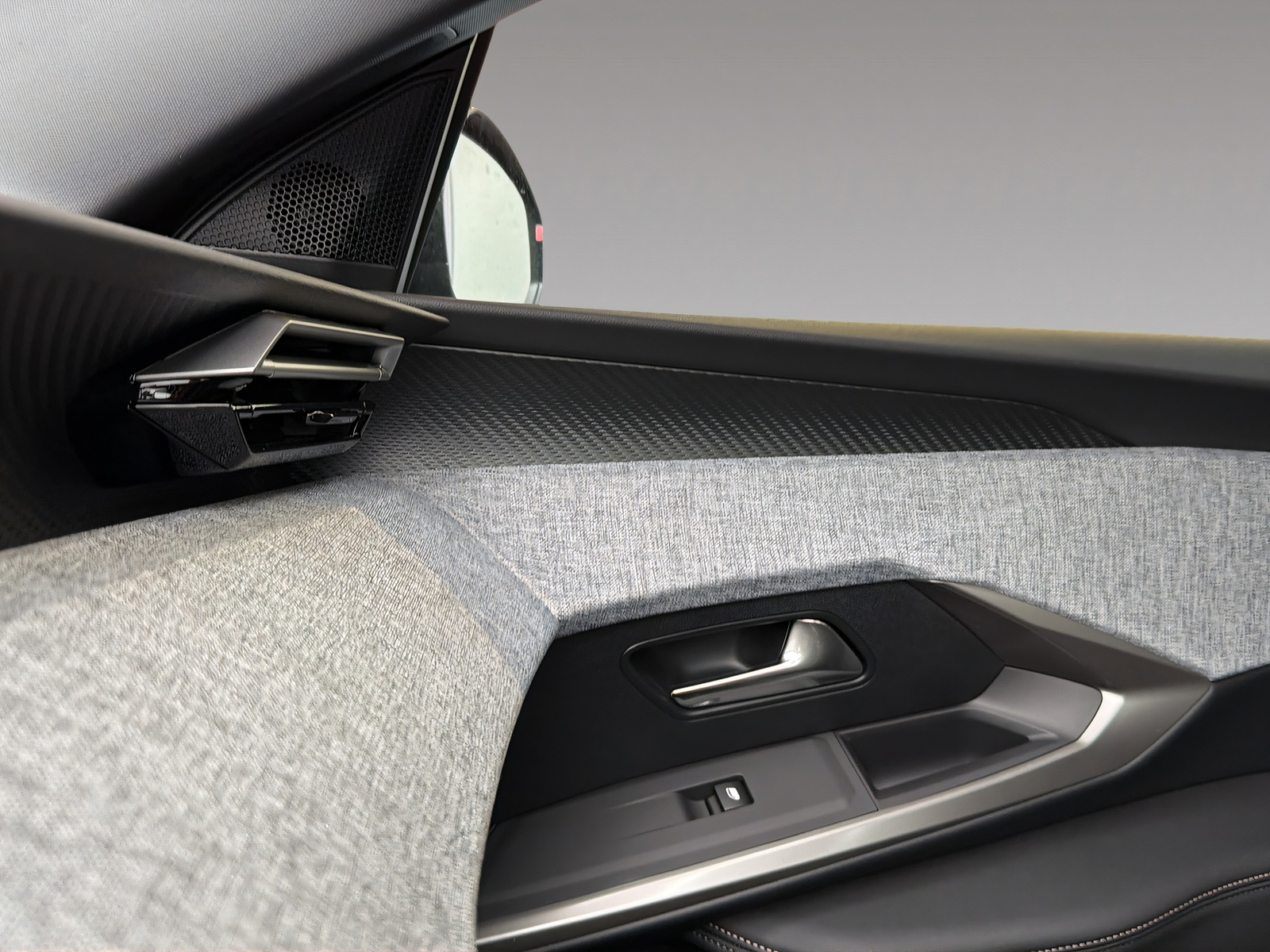 PEUGEOT 3008 1.2 Hybrid Allure Premium-image-13