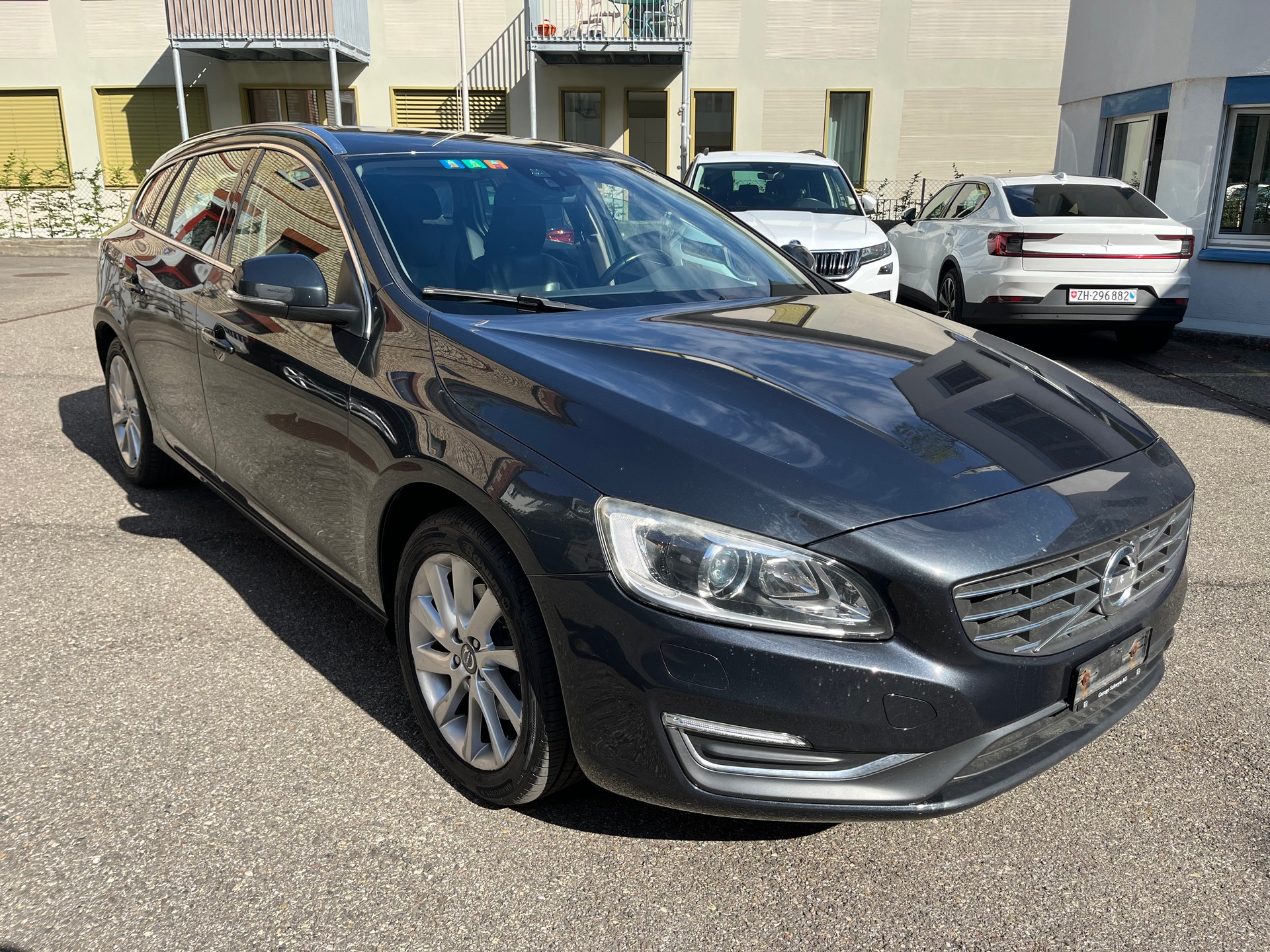VOLVO V60 D4 Summum Geartronic-image-1