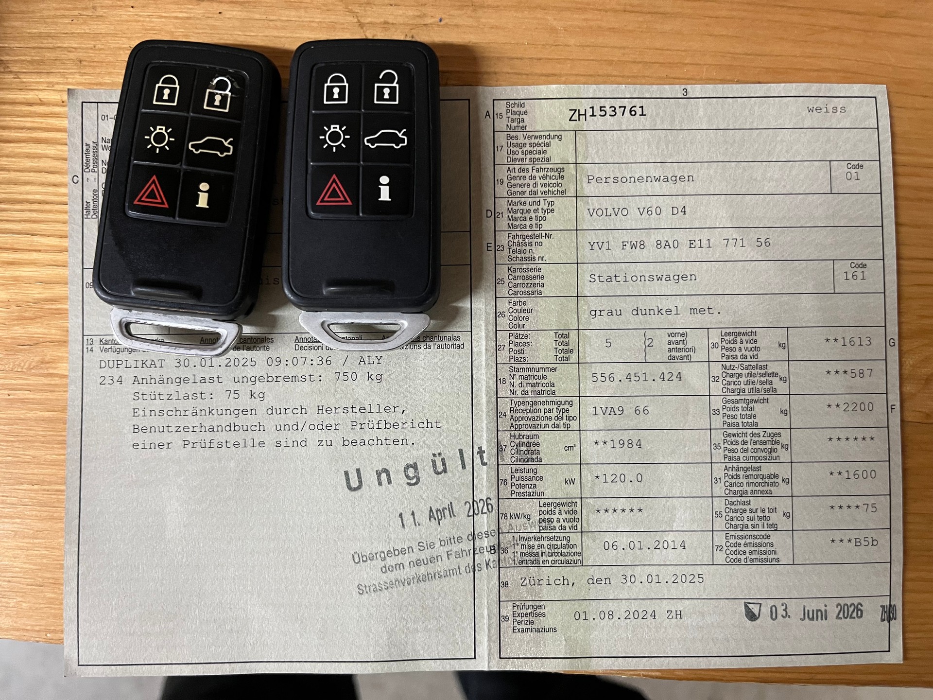 VOLVO V60 D4 Summum Geartronic-image-13