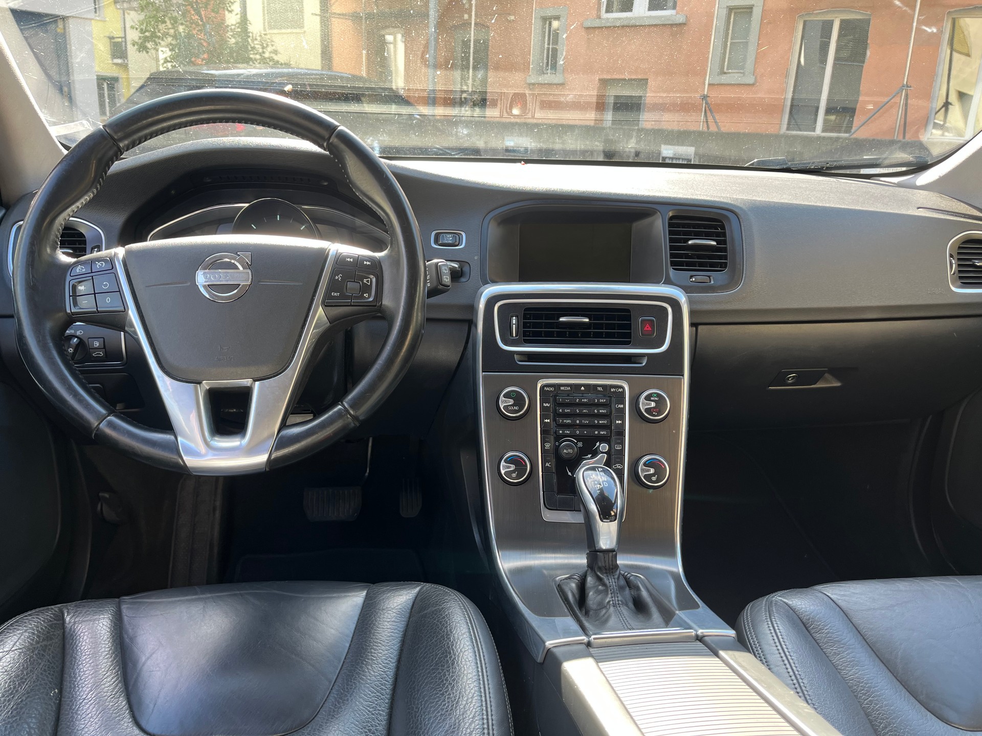 VOLVO V60 D4 Summum Geartronic-image-6