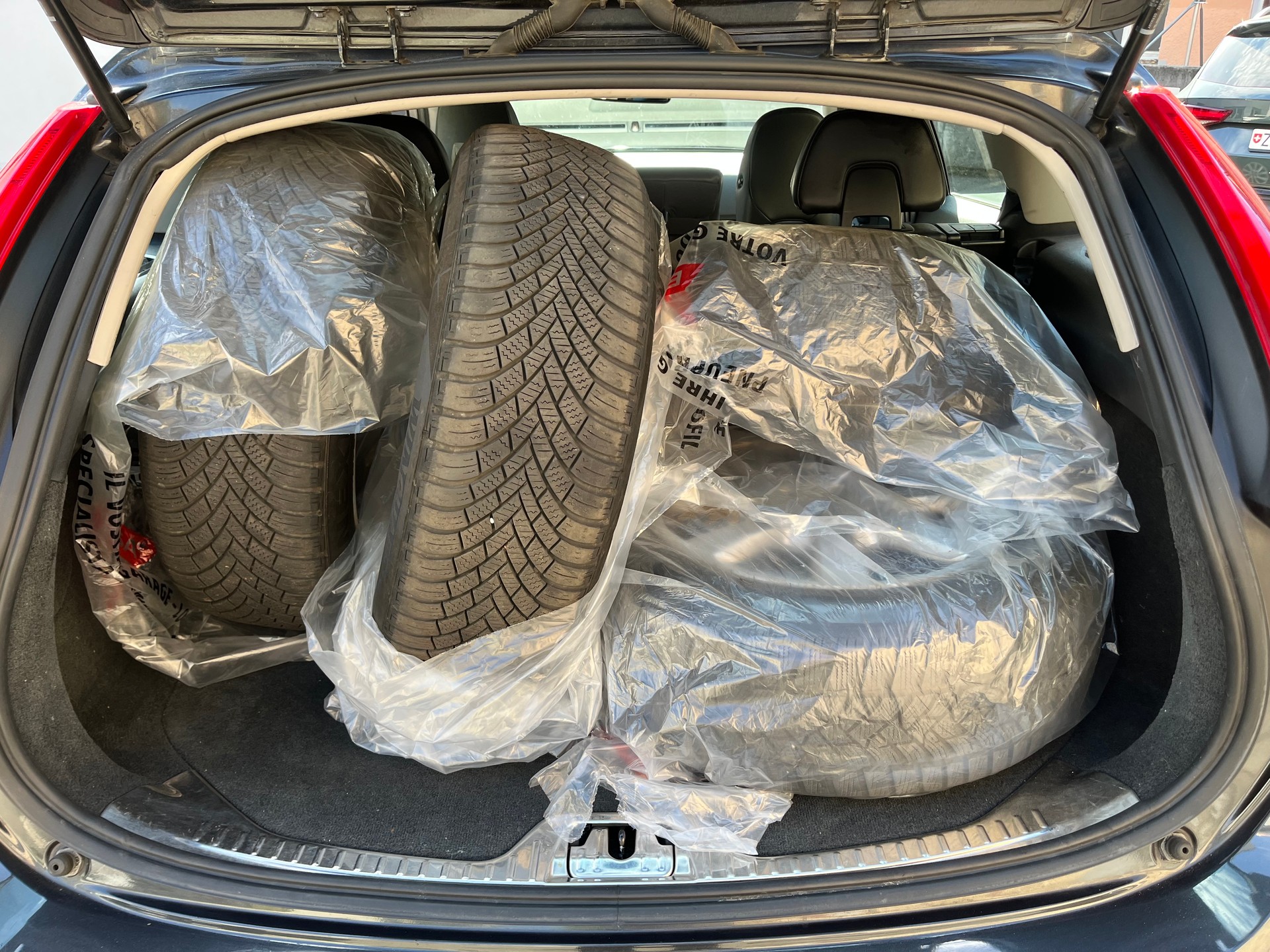 VOLVO V60 D4 Summum Geartronic-image-4