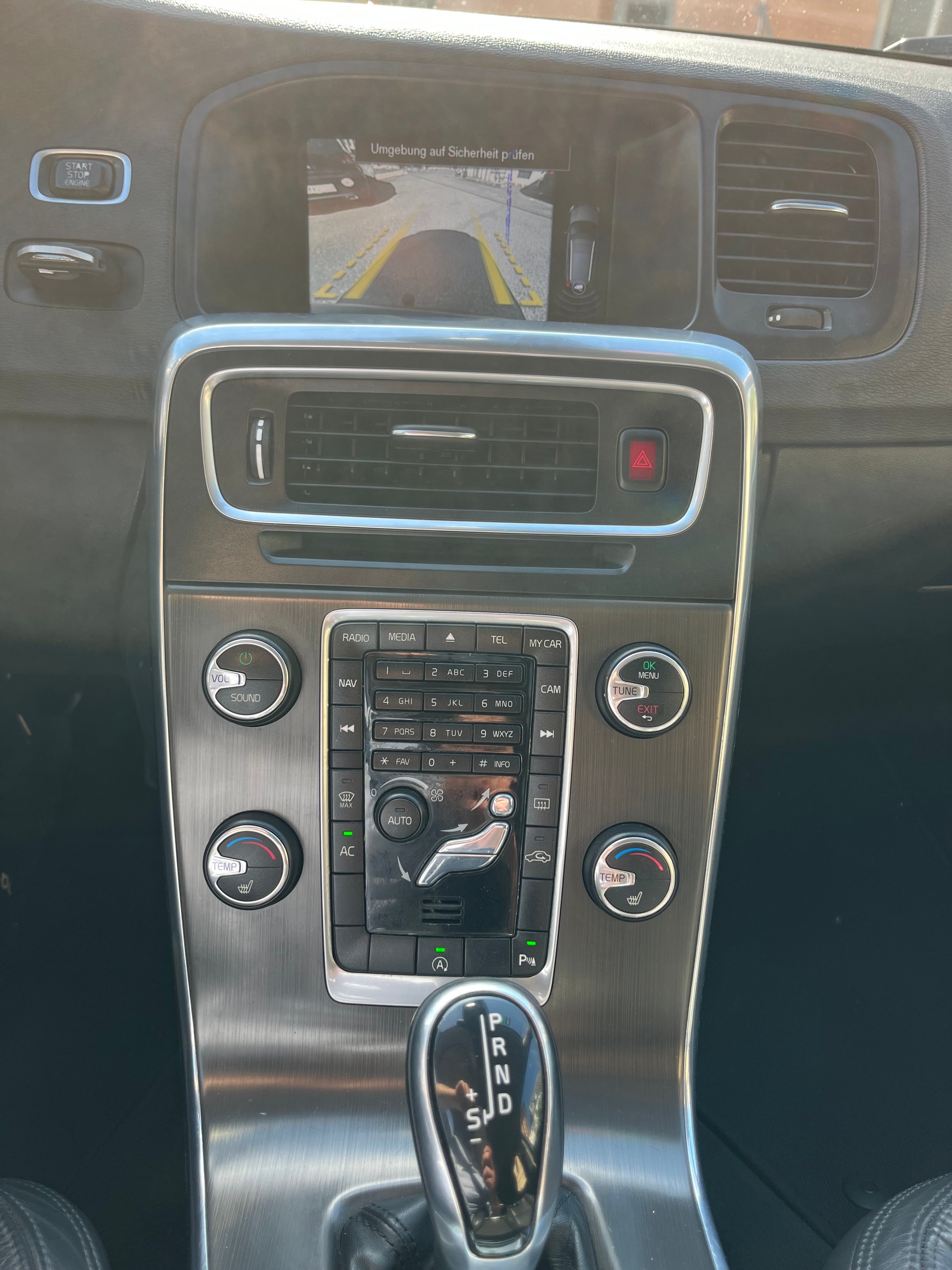 VOLVO V60 D4 Summum Geartronic-image-8