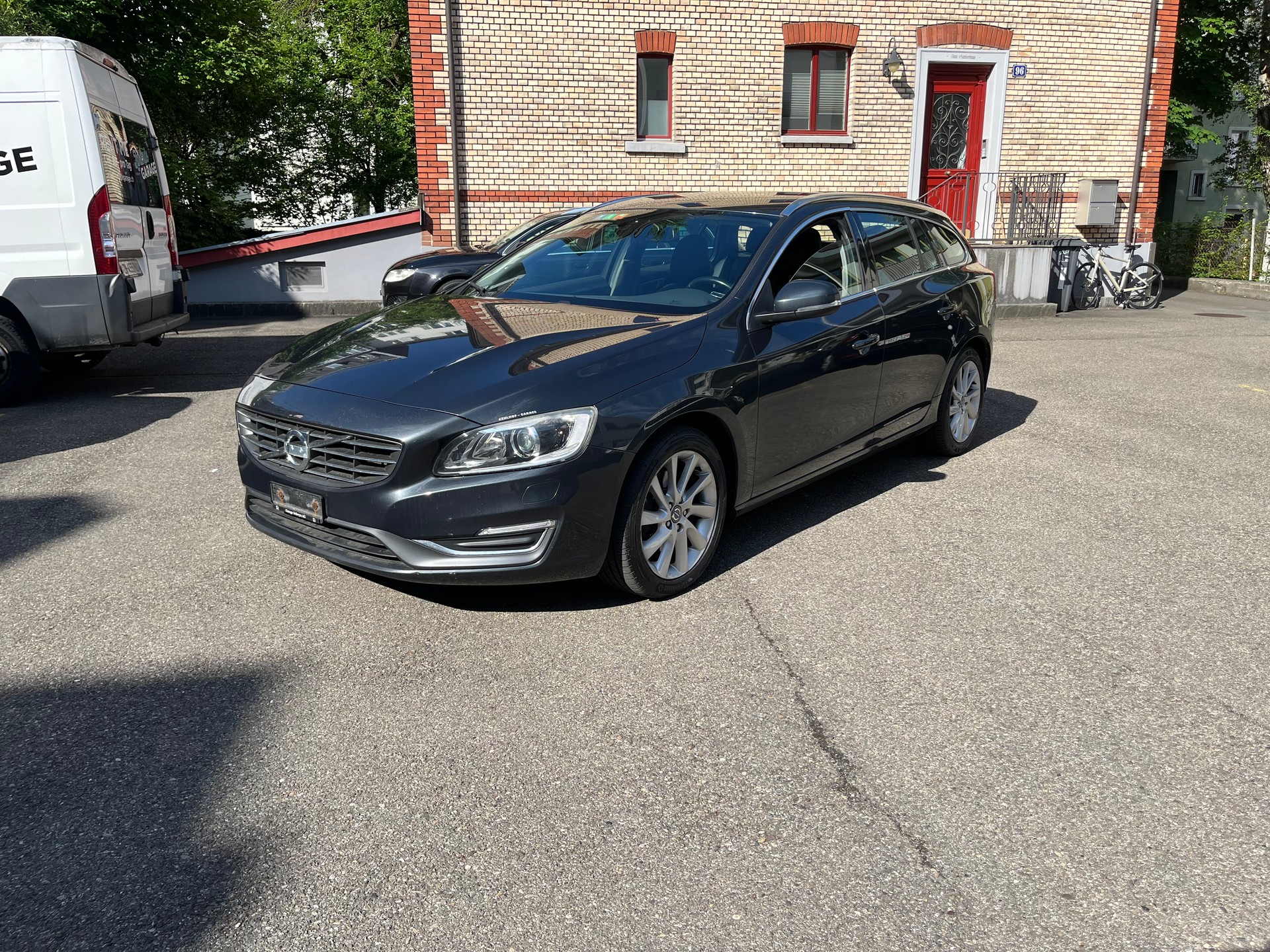VOLVO V60 D4 Summum Geartronic-image-0