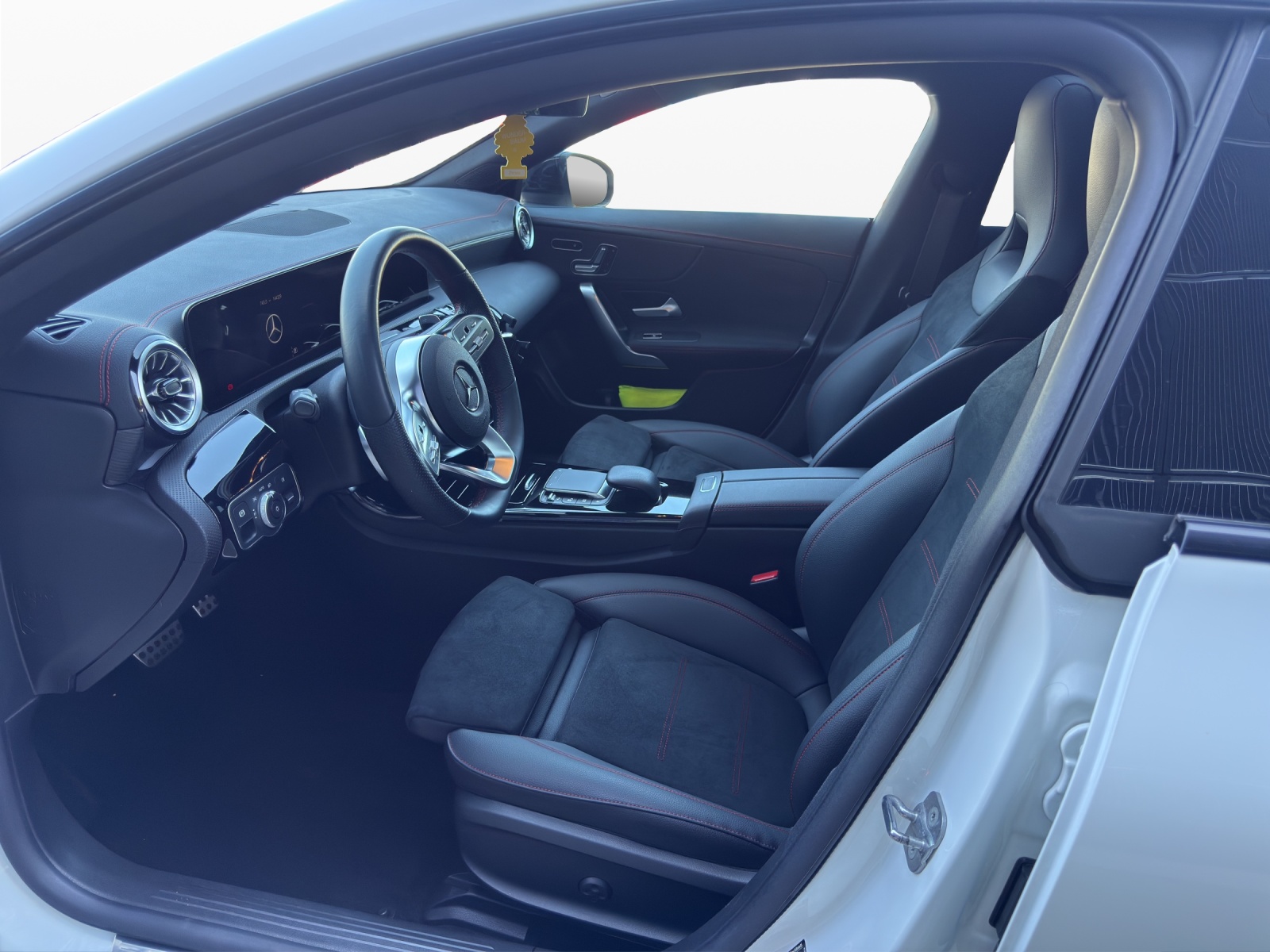 MERCEDES-BENZ CLA Shooting Brake 220 d 4Matic AMG Line-image-7