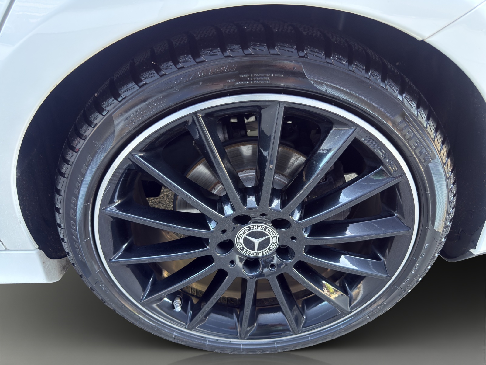 MERCEDES-BENZ CLA Shooting Brake 220 d 4Matic AMG Line-image-19