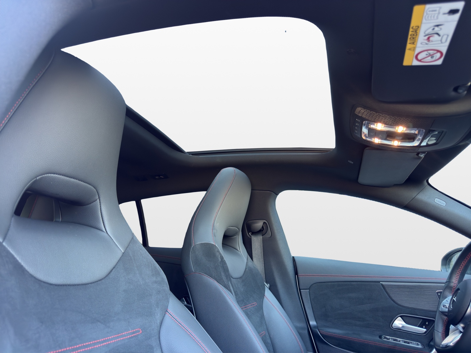 MERCEDES-BENZ CLA Shooting Brake 220 d 4Matic AMG Line-image-14