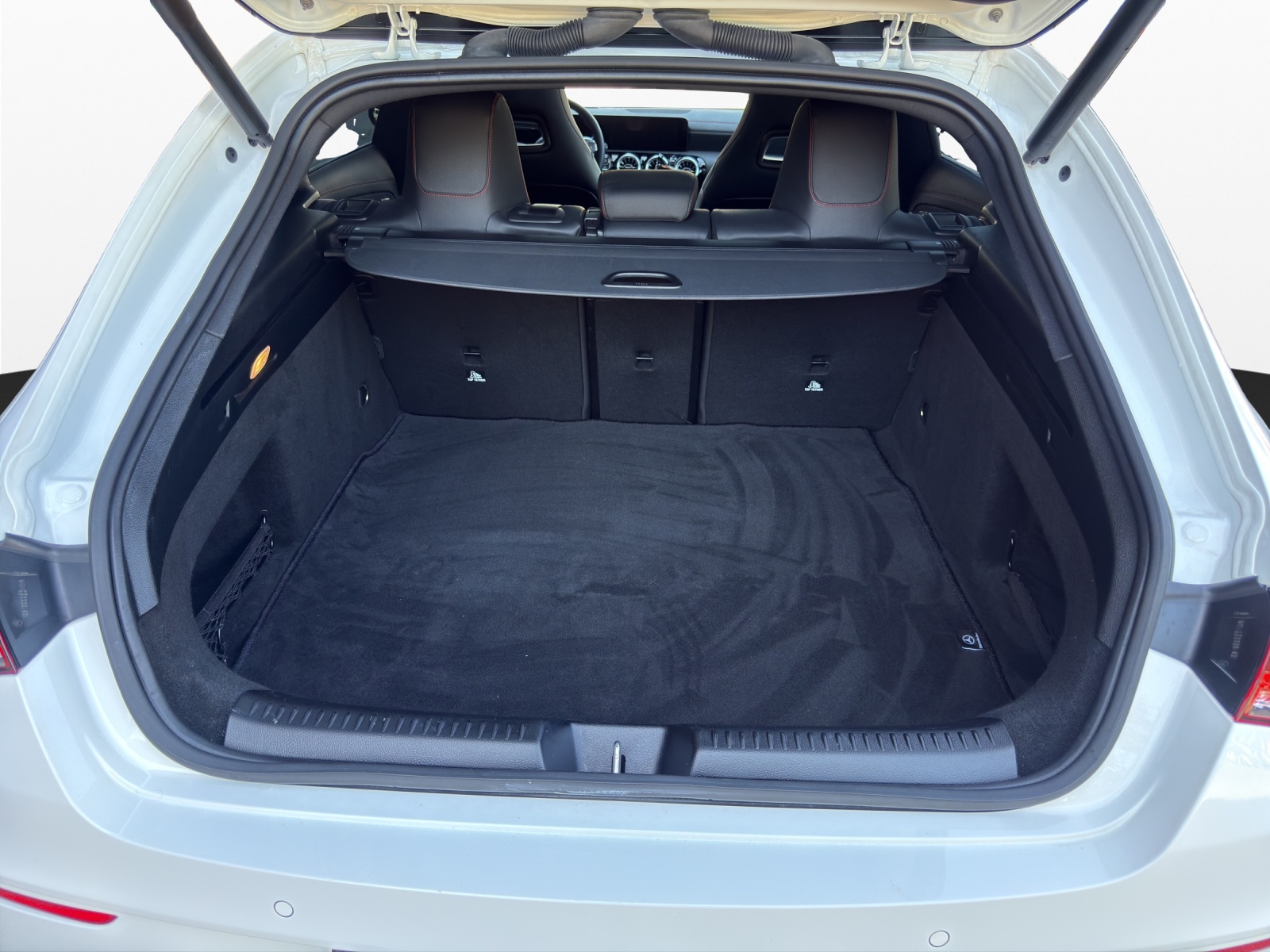 MERCEDES-BENZ CLA Shooting Brake 220 d 4Matic AMG Line-image-18