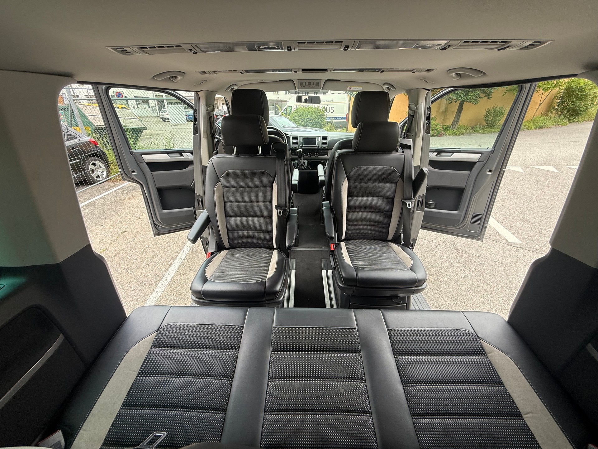 VW T6 Multivan 2.0 Bi-TDI Panamericana 4Motion DSG-image-24