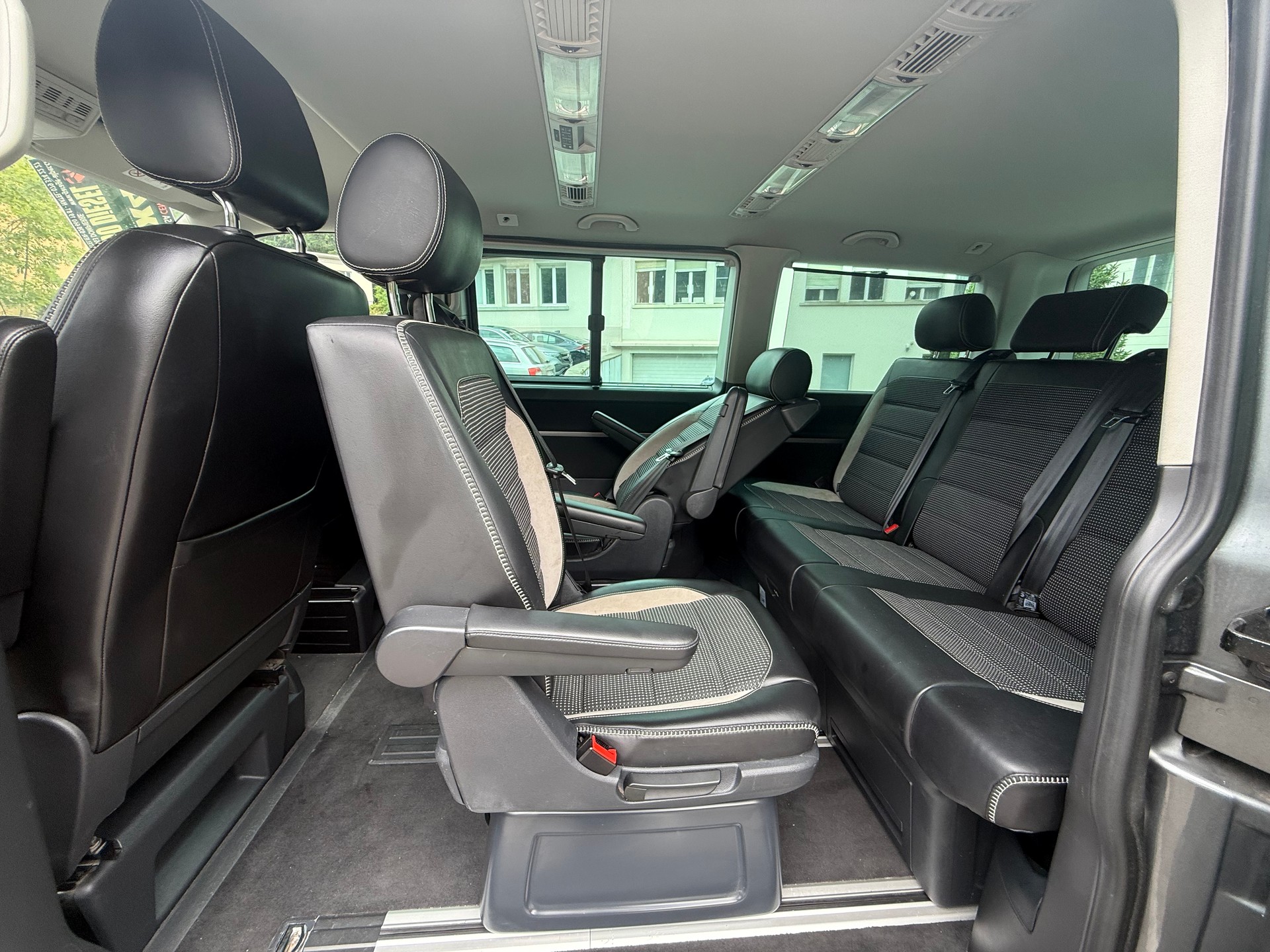 VW T6 Multivan 2.0 Bi-TDI Panamericana 4Motion DSG-image-9