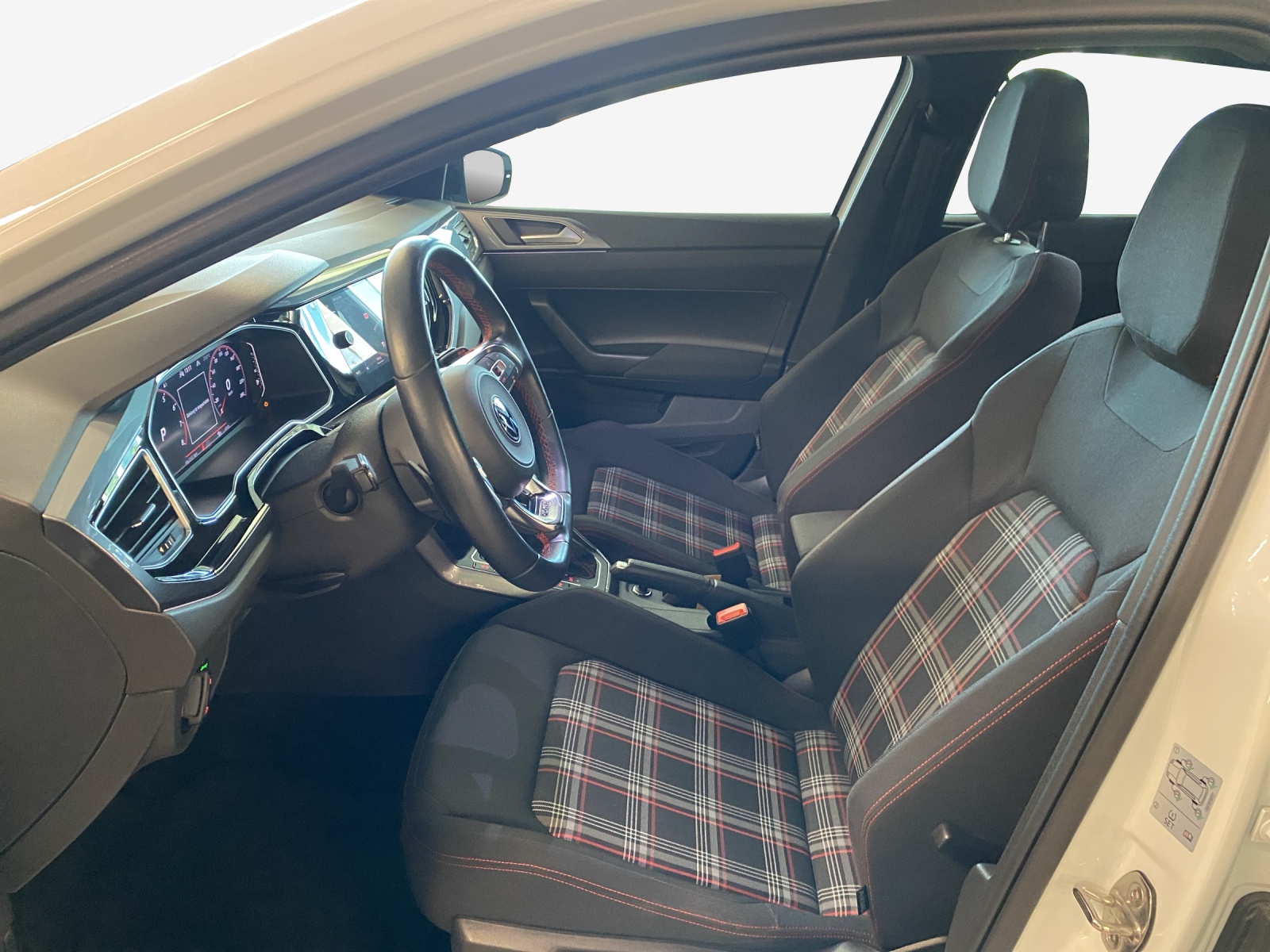 VW Polo 2.0 TSI GTI DSG-image-7