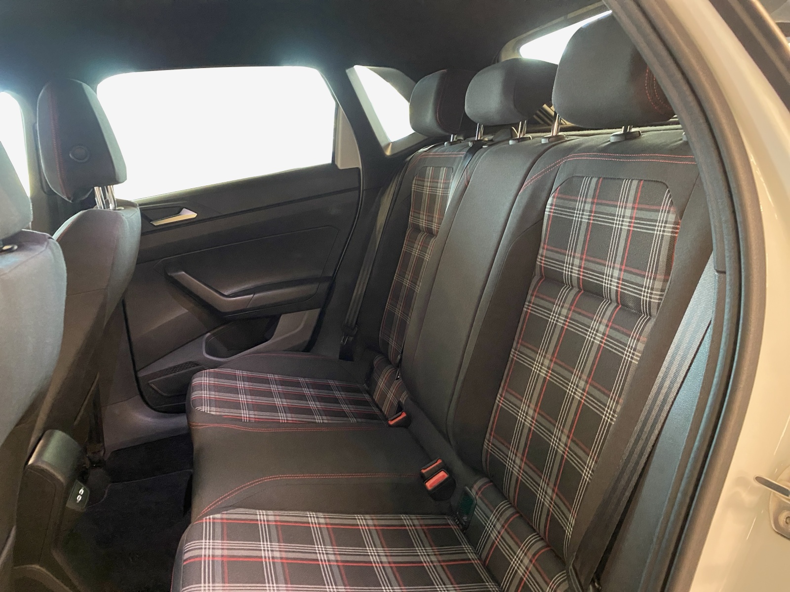 VW Polo 2.0 TSI GTI DSG-image-11