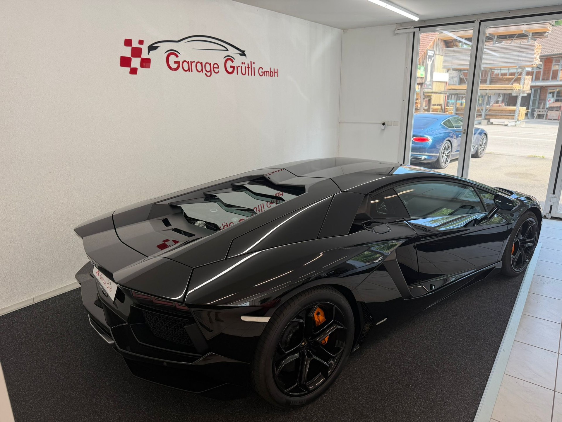 LAMBORGHINI Aventador LP700-4 Coupé E-Gear-image-5