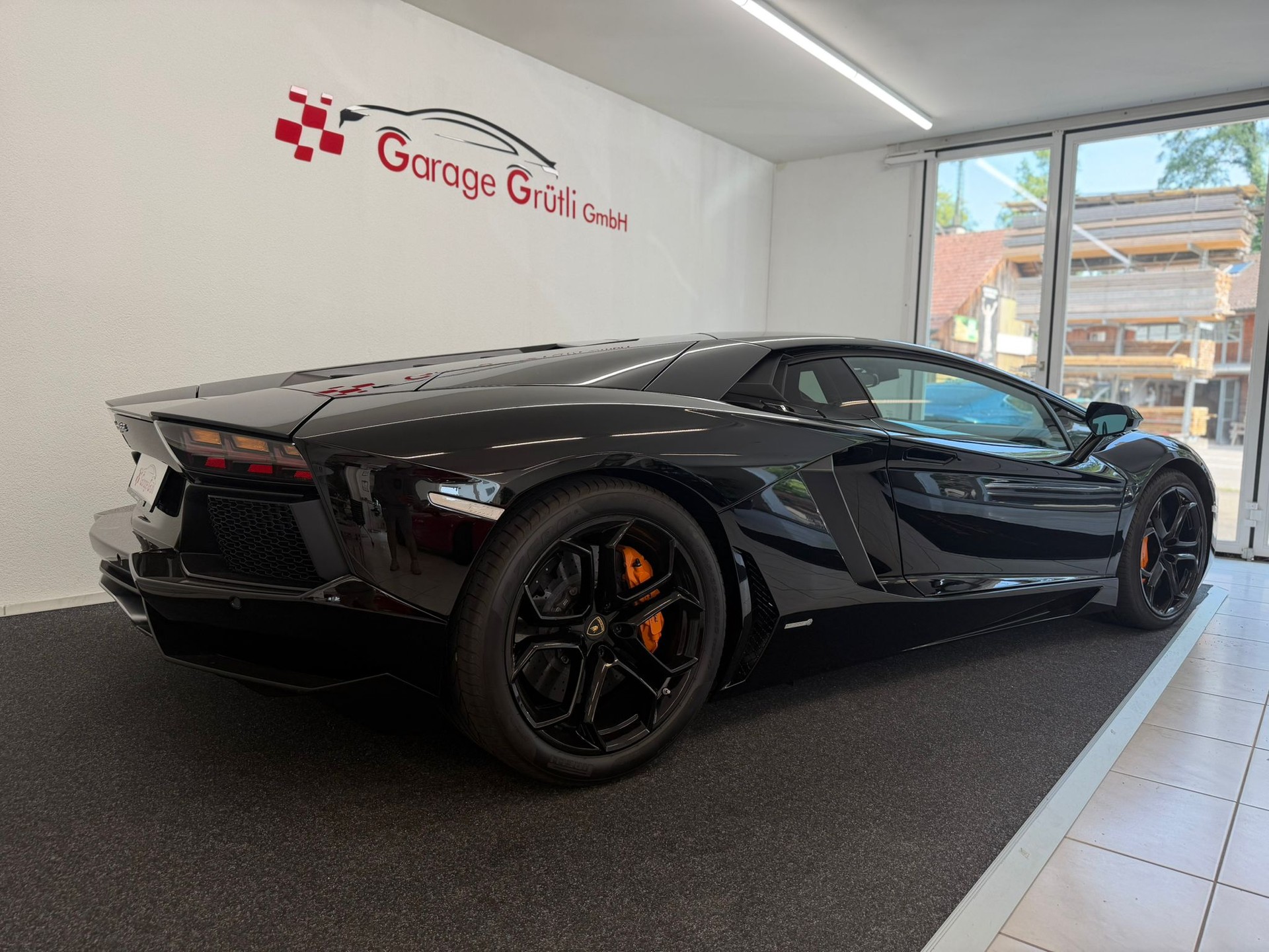 LAMBORGHINI Aventador LP700-4 Coupé E-Gear-image-4